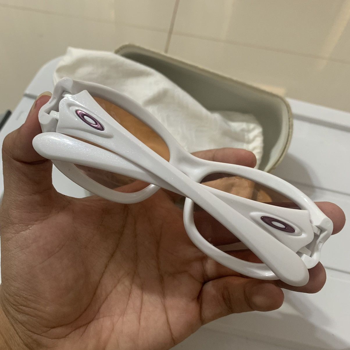 Oakley Rare Oakley Eternal White Pearl Sunglasses Size ONE SIZE - 11 Thumbnail