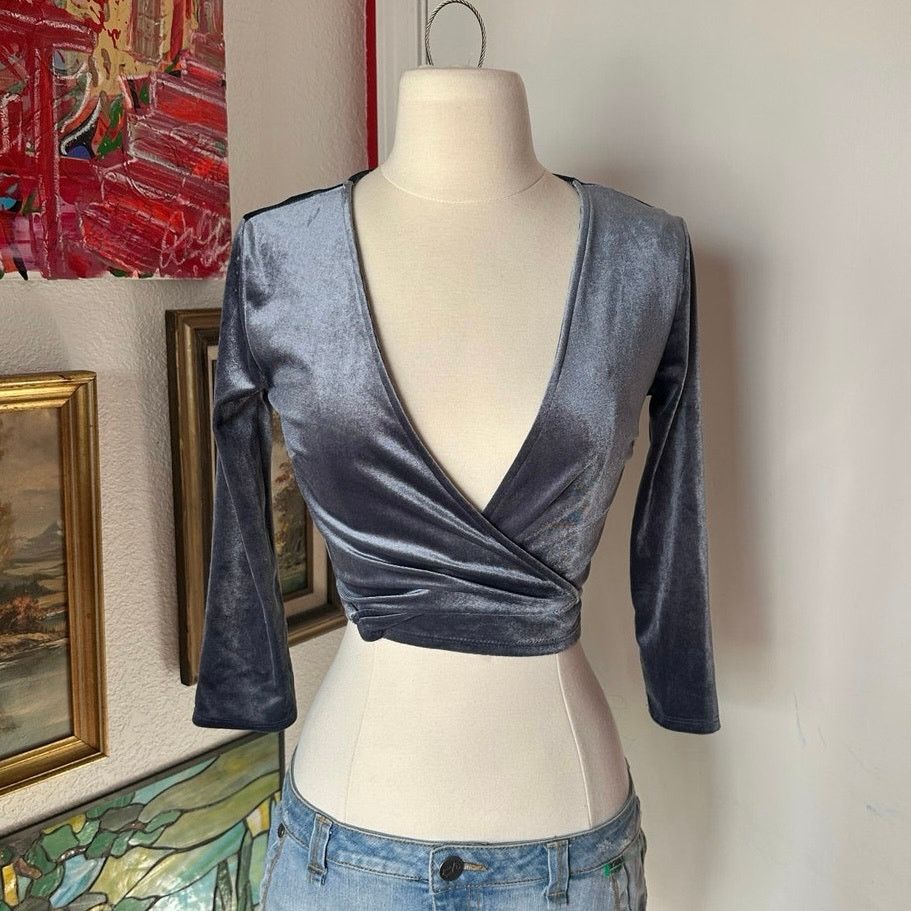Forever 21 forever 21 blue velvet wrap crop top Size S / US 4 / IT 40 - 1 Thumbnail