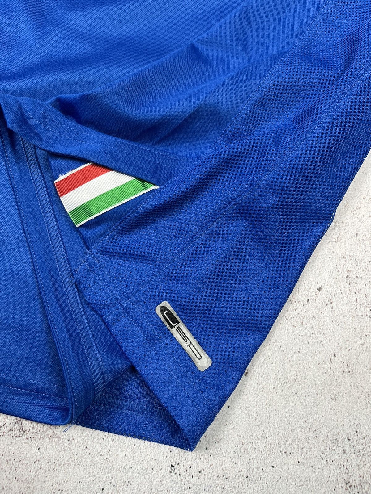 Puma ITALY NATIONAL FOOTBALL TRAINING JERSEY ITALIA PUMA,SIZE M Size US M / EU 48-50 / 2 - 5 Thumbnail