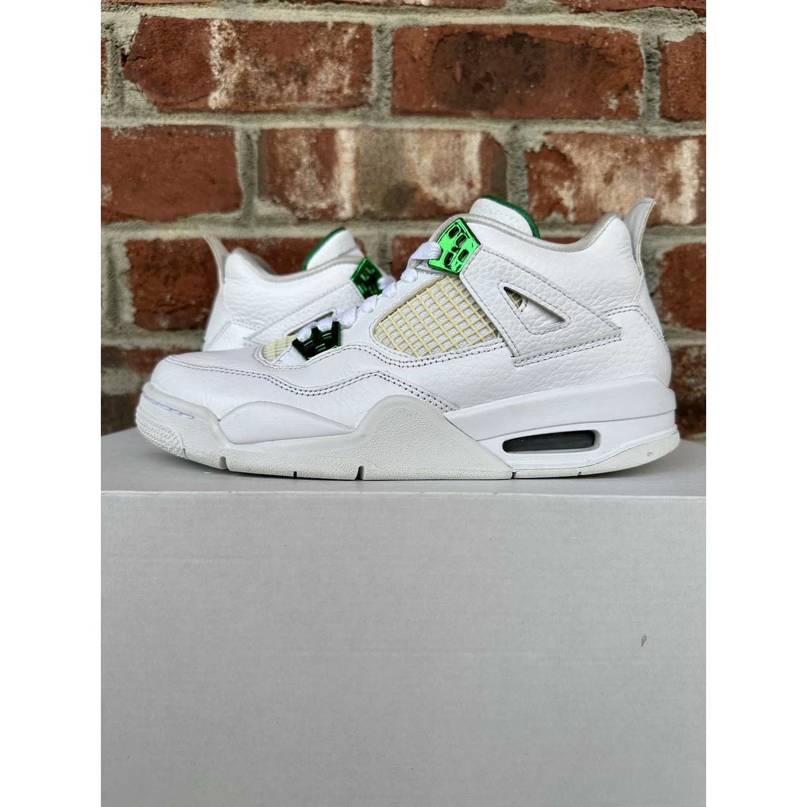Jordan Brand Jordan 4 Retro Green Metallic GS - Size 7y Size US 7 / EU 40 - 1 Thumbnail