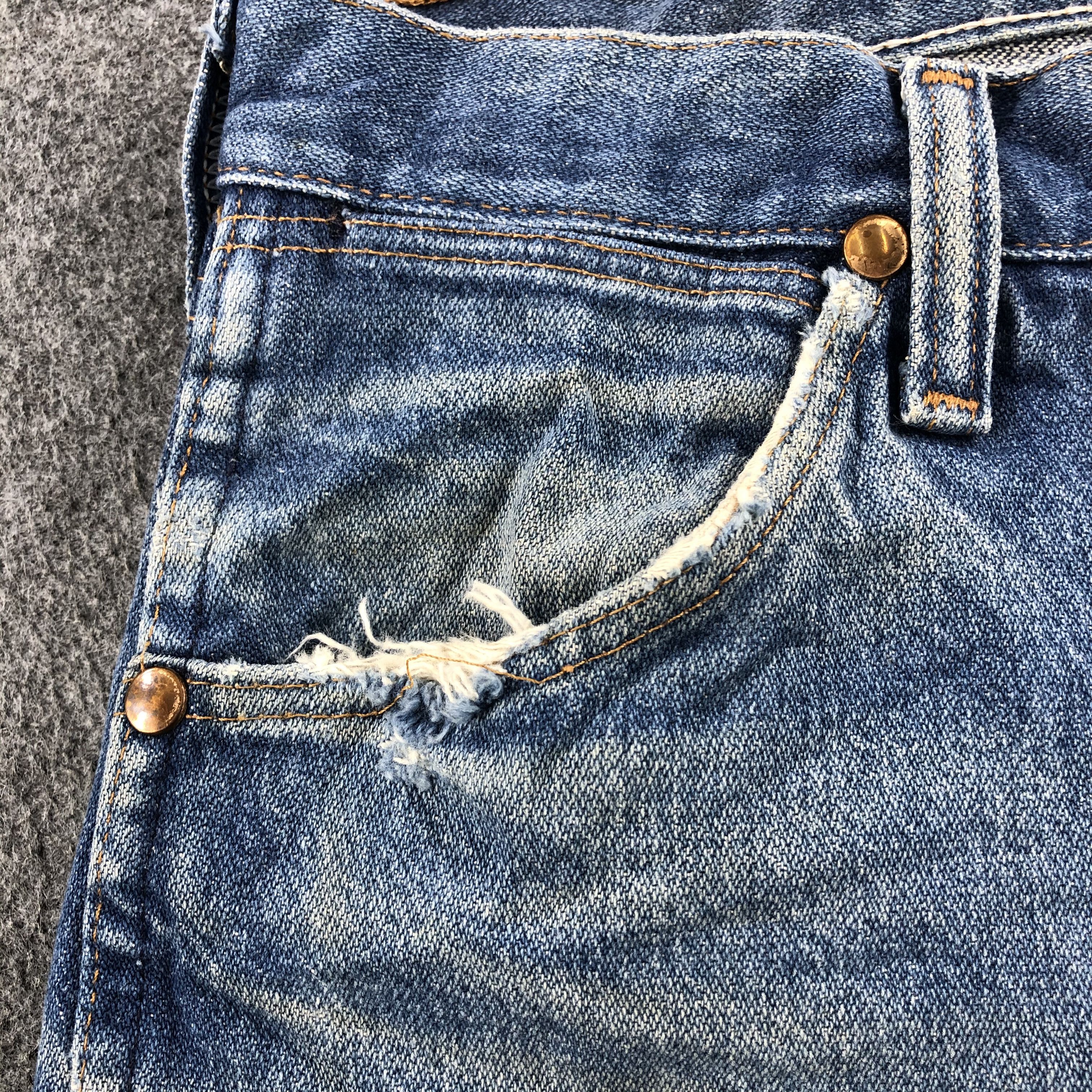 Vintage Vintage Blue Wash Wrangler Jeans-J2051 Size US 31 - 10 Thumbnail