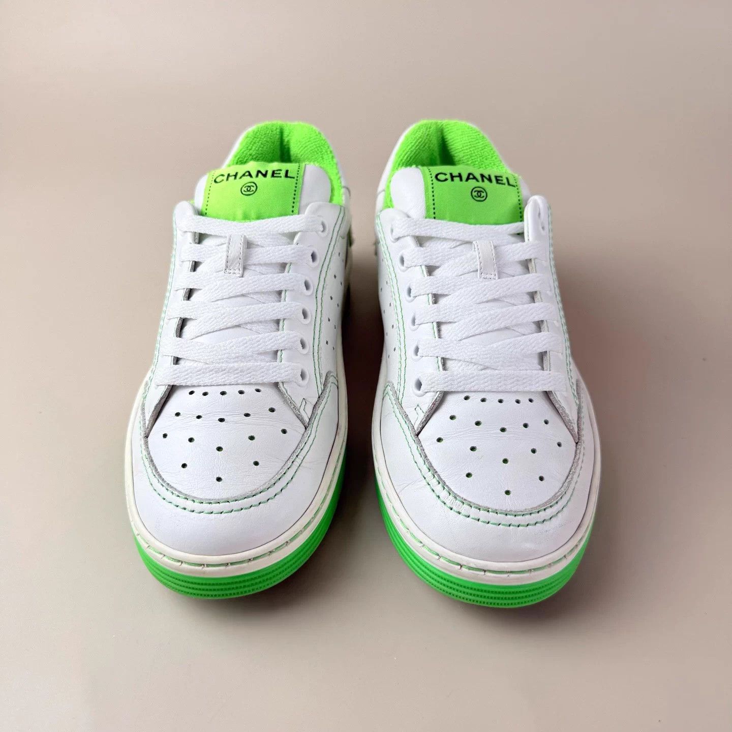 Chanel CHANEL white green logo lace-up sneakers 95 new Size US 5.5 / IT 35.5 - 2 Thumbnail