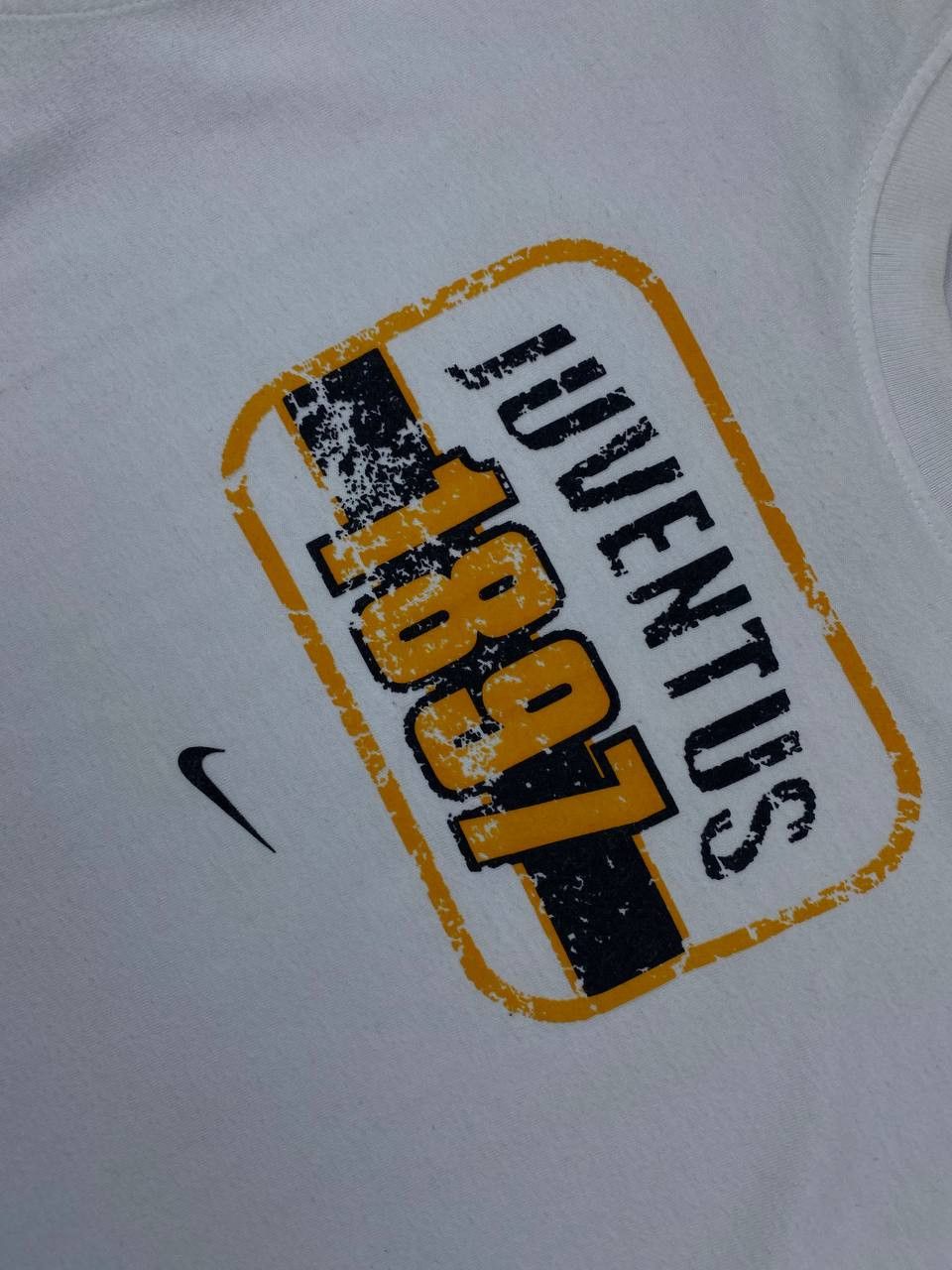 Nike Nike Juventus 2004 2005 Graphic Big Logo T Shirt Men Size M Size US M / EU 48-50 / 2 - 2 Thumbnail