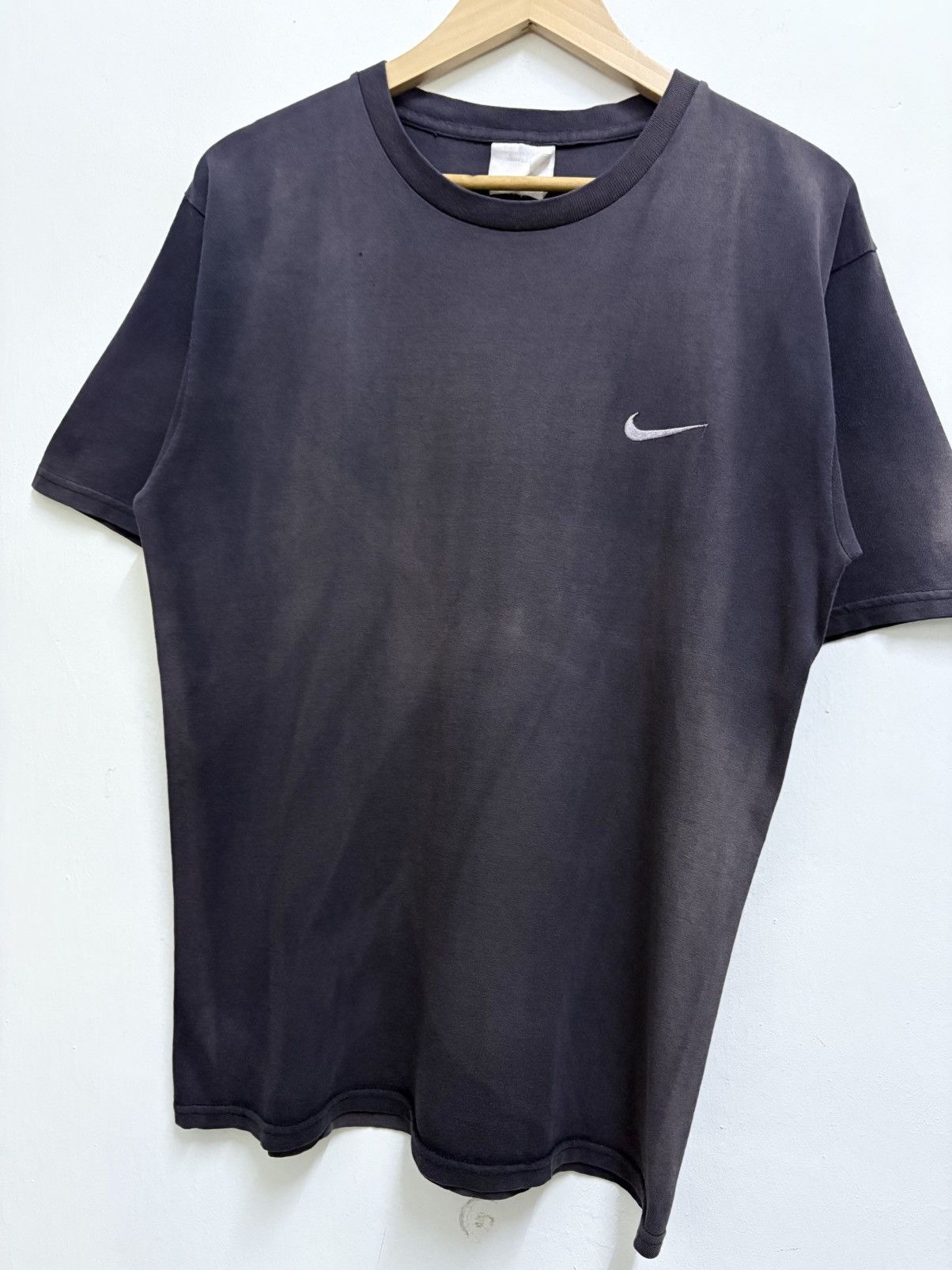 Nike Vintage 90's Nike Swoosh - Faded Distress T-Shirt Size US M / EU 48-50 / 2 - 5 Thumbnail