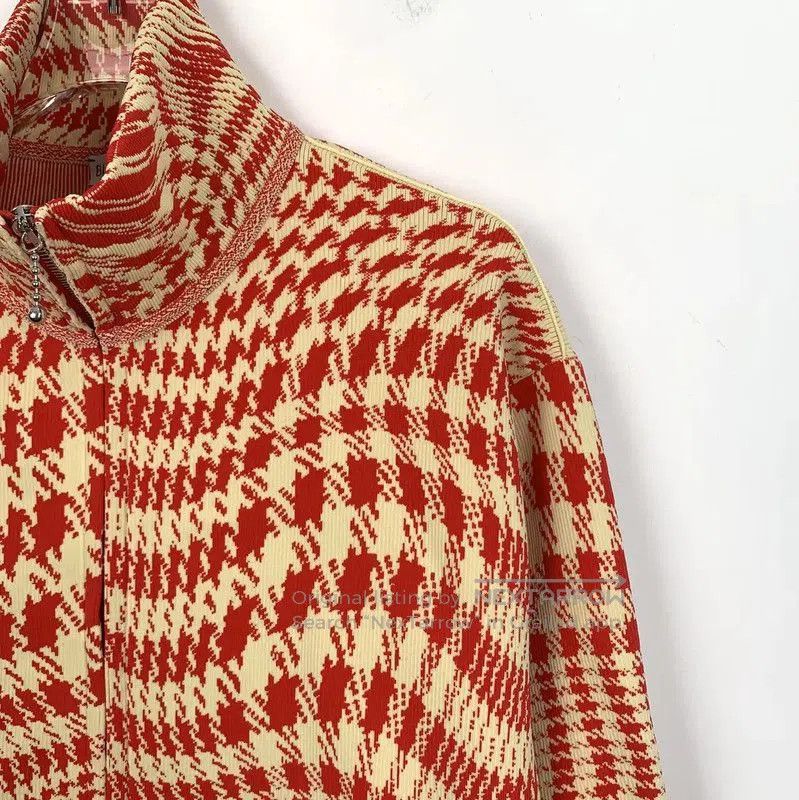 Burberry Burberry Red Women's Jacket Size S. Size S / US 4 / IT 40 - 3 Thumbnail