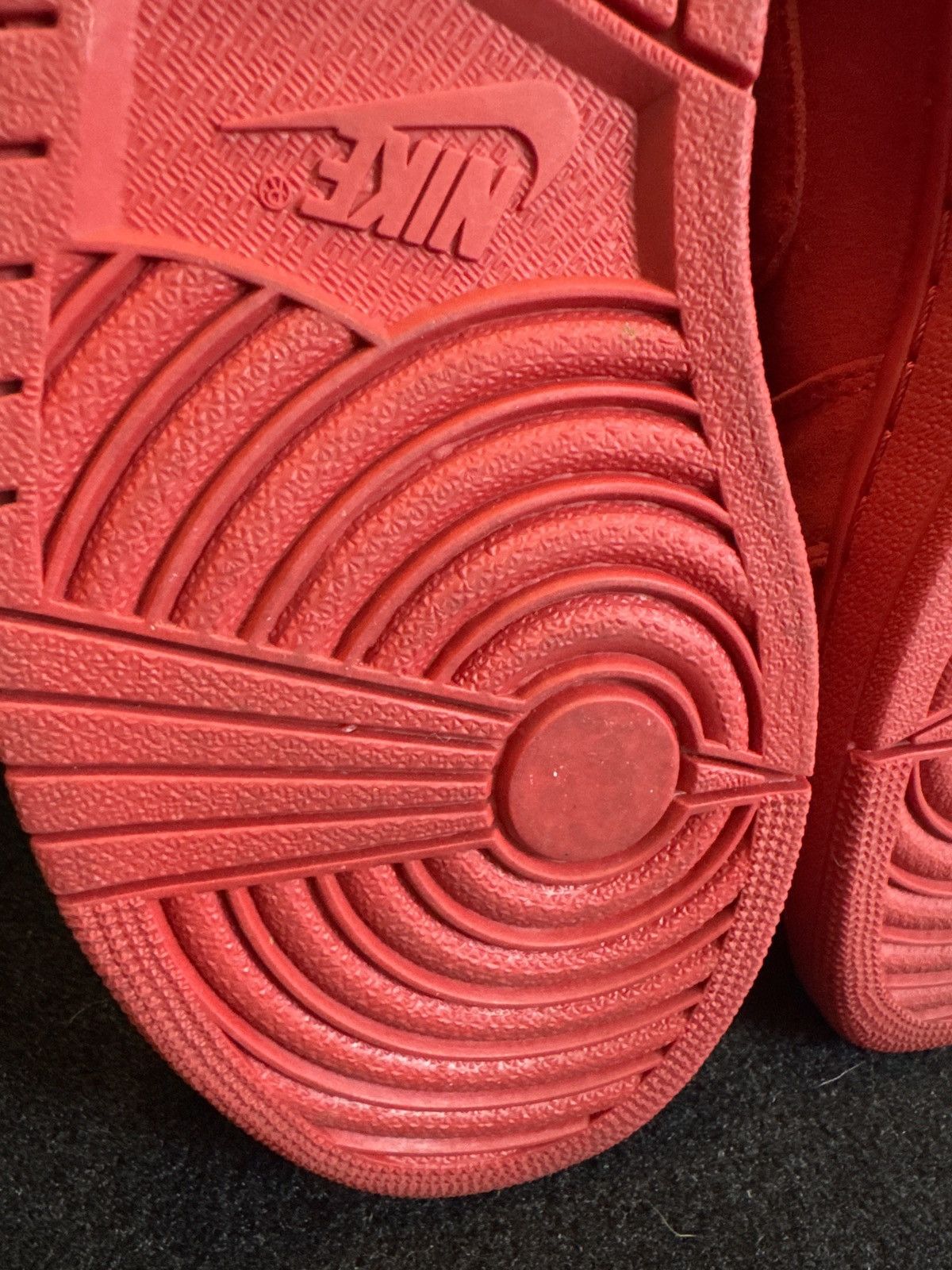 Nike Air Jordan 1 Retro High Red Suede Size US 11 / EU 44 - 6 Thumbnail