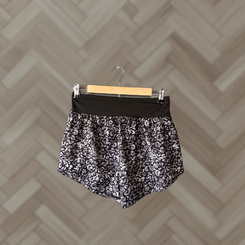 Fabletics Fabletics Athletic Shorts Women Black Floral Pattern Pull On Size M Size 32" / US 10 / IT 46 - 1 Thumbnail