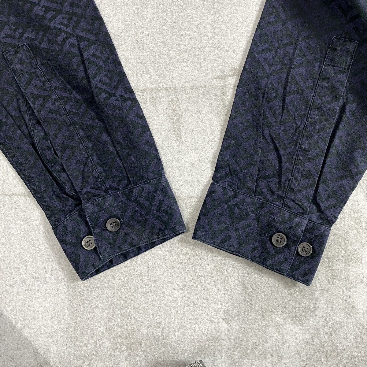 Givenchy Vintage Givenchy Monogram Patern Double Collar Shirt Size US XXS / EU 40 - 13 Thumbnail