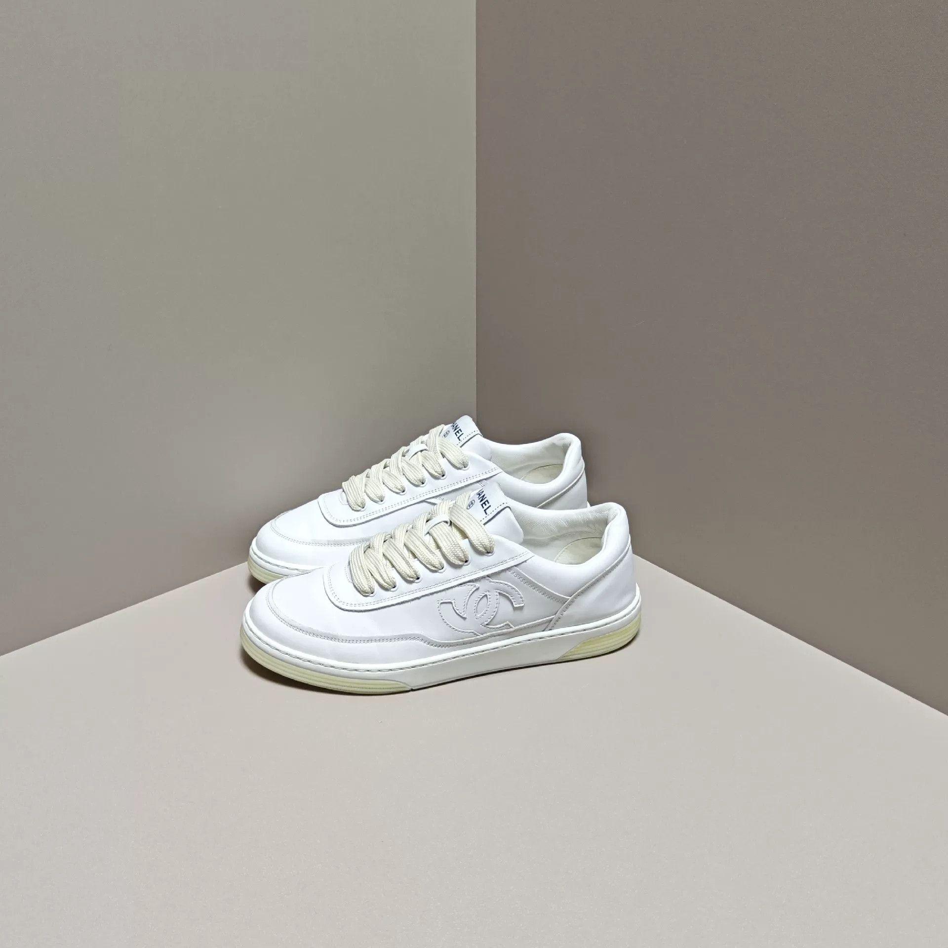 Chanel Chanel Lowtop Sneakers us_7 Women Size US 7 / IT 37 - 1 Thumbnail