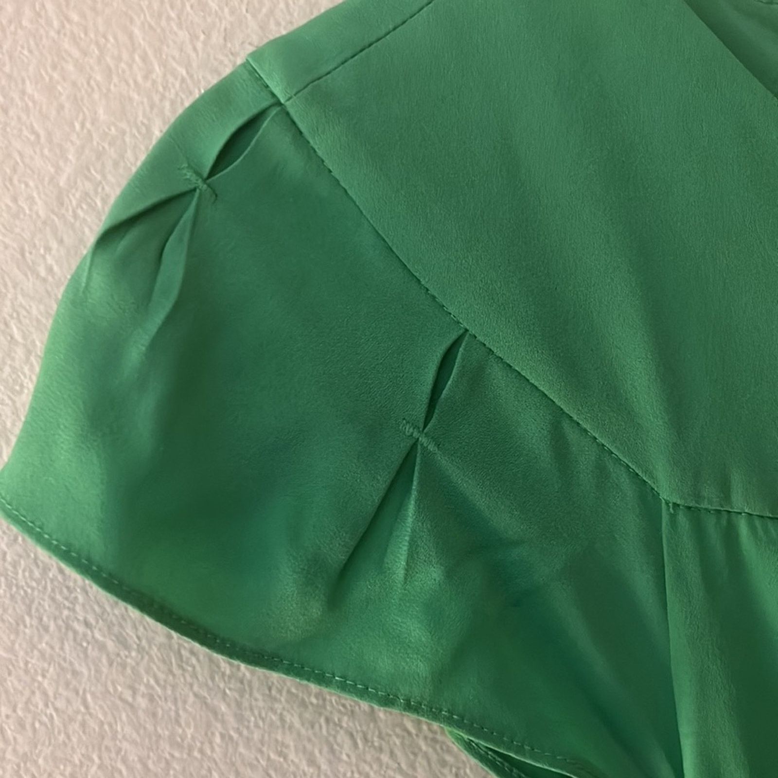 Banana Republic Banana Republic Lime Green Pleated Dress Size XS Size XS / US 0-2 / IT 36-38 - 5 Thumbnail