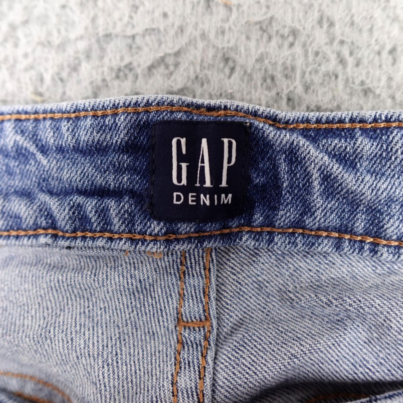 Gap Gap Jeans Womens Size 31 Blue Denim Girlfriend Light Wash Distressed Mom 90s Jeans Womens Regular 31 Blue Distressed 90s Gap Mom Denim Jeans Size 24" / US 00 / IT 34 - 2 Thumbnail
