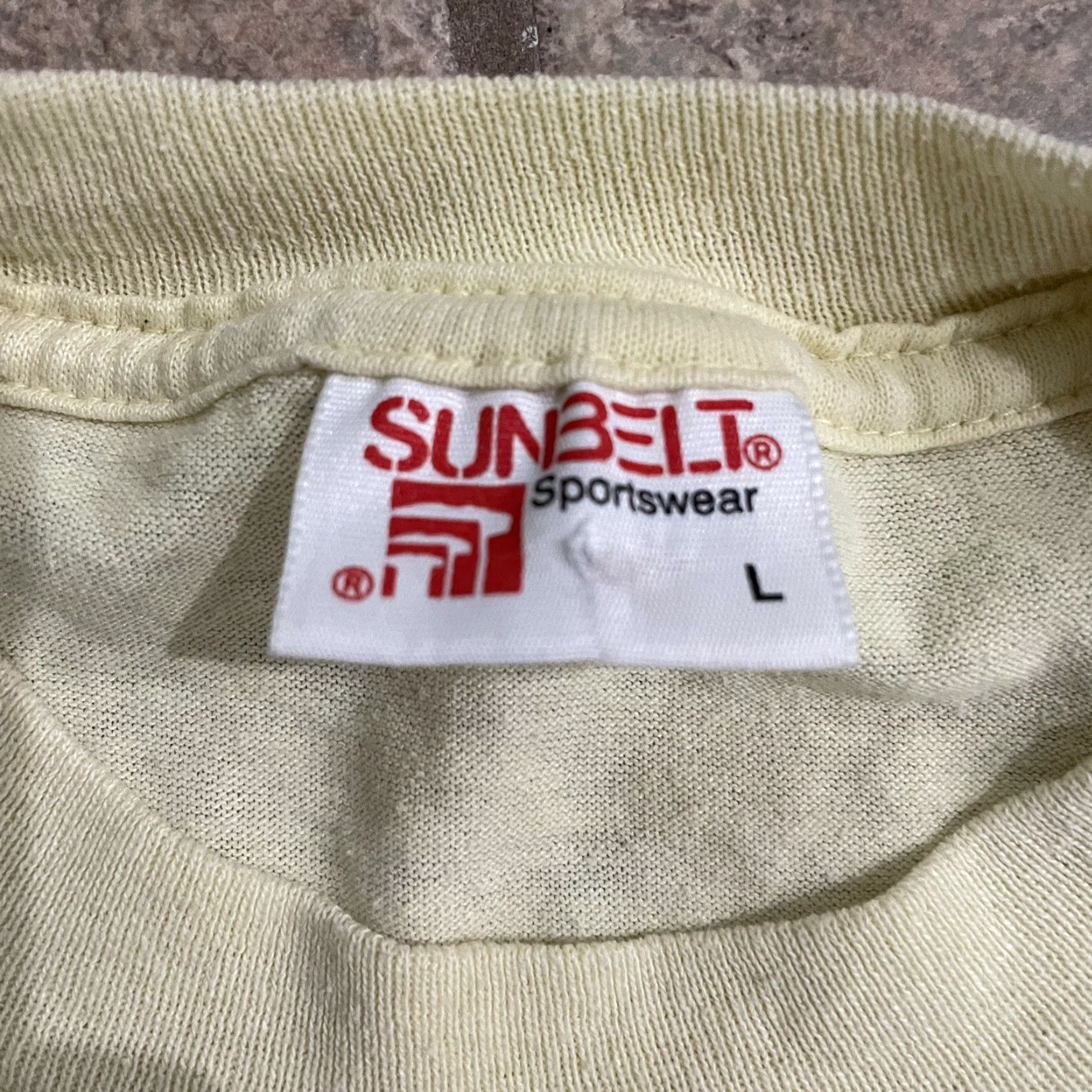 Vintage VINTAGE Sunbelt T-Shirt Mens Size L White Yellow USA Stitch Single Stitch Sunbelt USA 90s (if applicable) Size US L / EU 52-54 / 3 - 4 Thumbnail