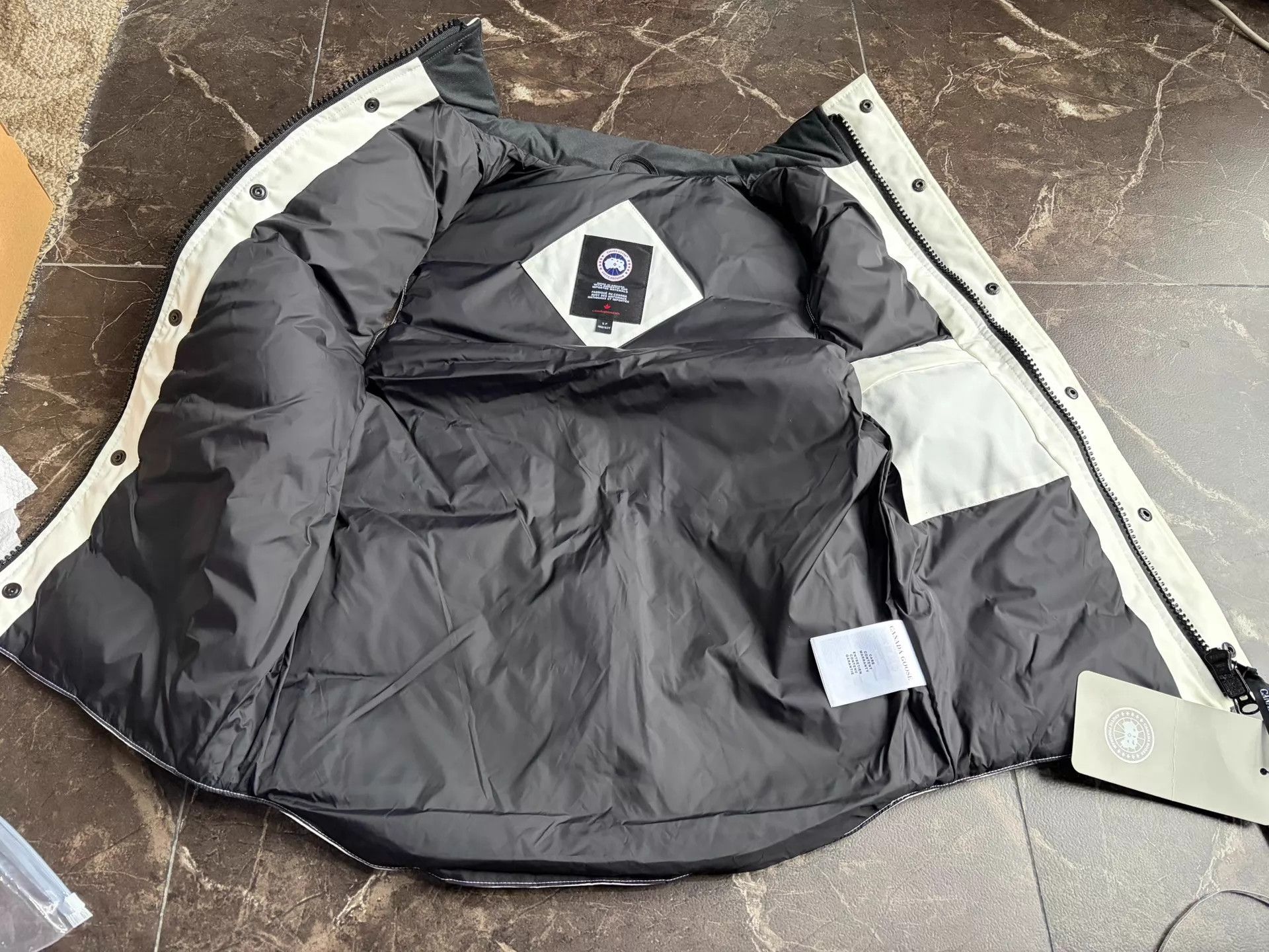 Canada Goose Canada Goose Garson Down Vest Arctic White S Unisex Size US S / EU 44-46 / 1 - 4 Thumbnail