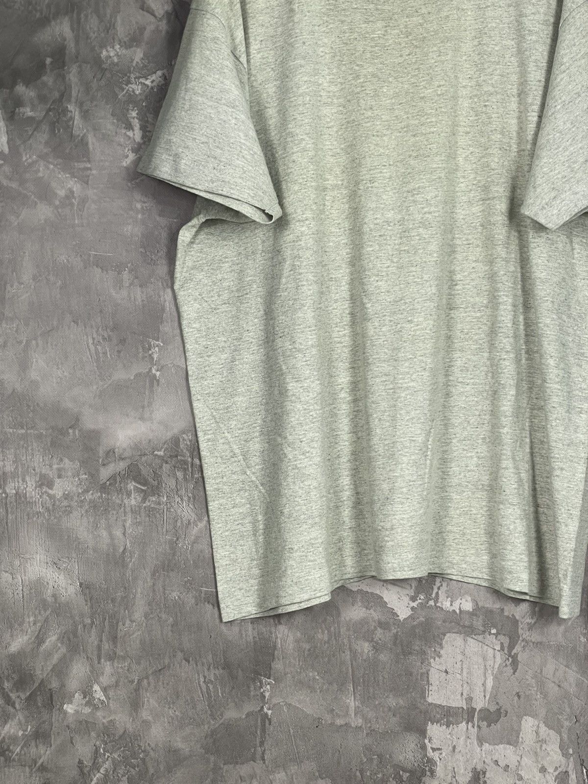 Vintage Fruit Of The Loom 90s Basic Very Rare Distressed T shirt Size US XL / EU 56 / 4 - 5 Thumbnail