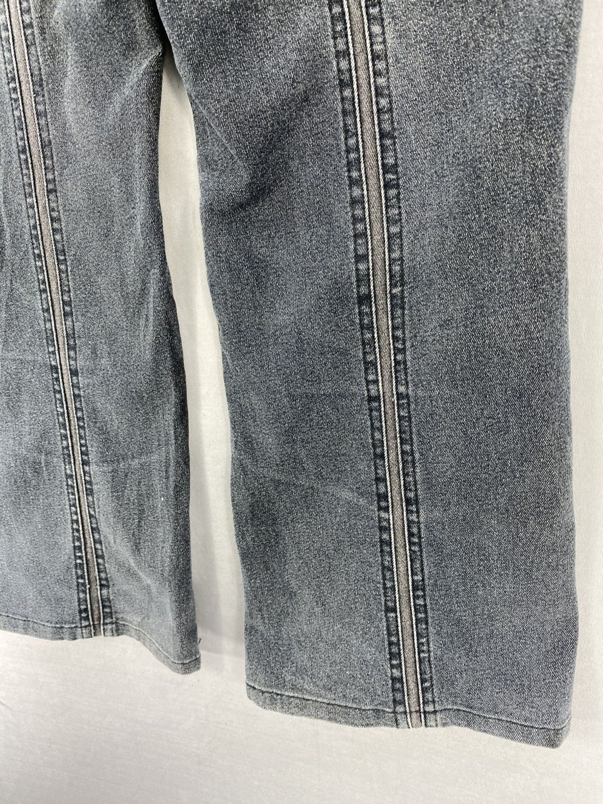 Le Grande Bleu (L.G.B.) Vintage Y2K Fullheart Multi-Seam Flare Jeans Size 28" / US 6 / IT 42 - 8 Thumbnail