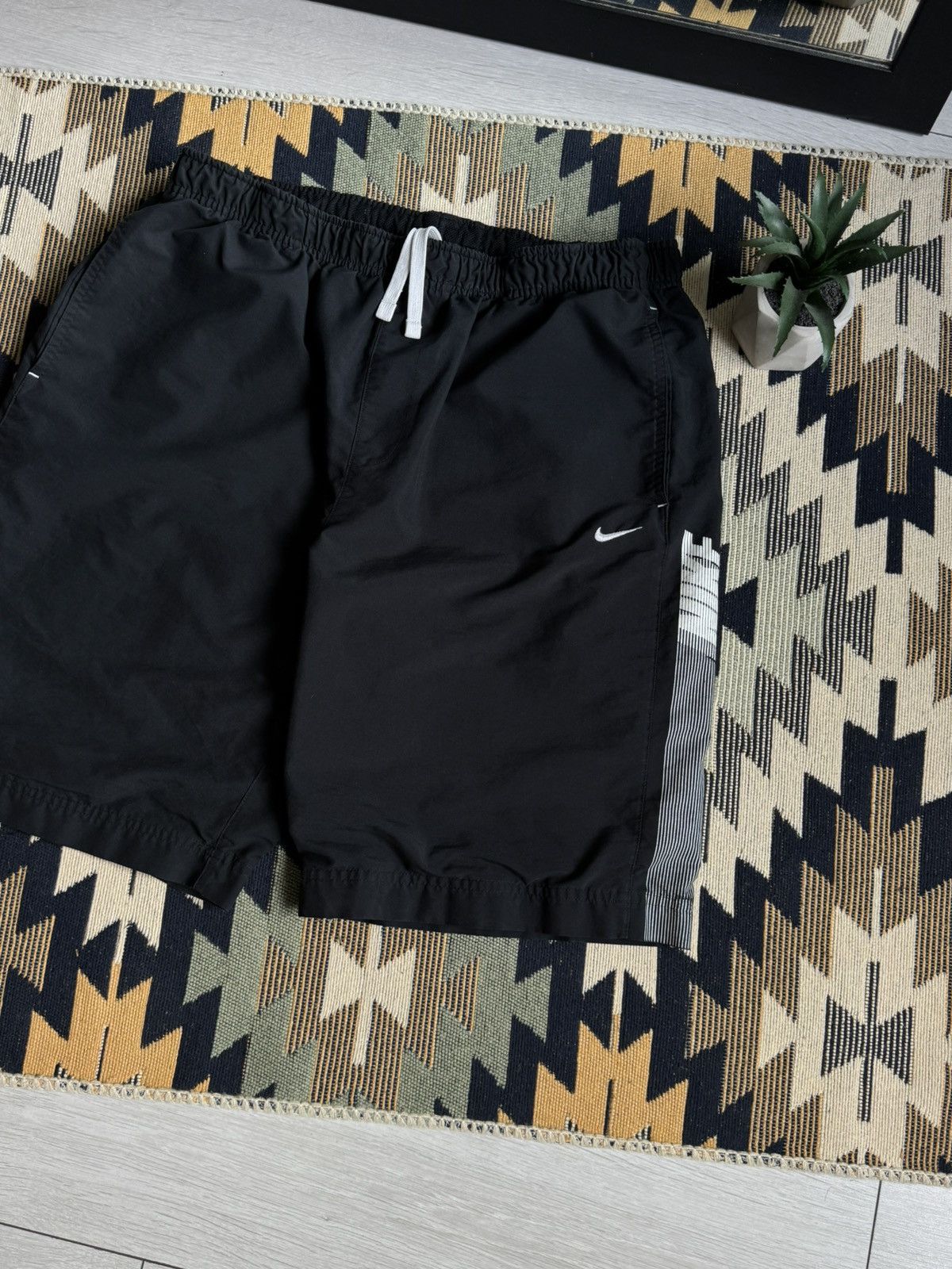 Nike Vintage Nike Nylon Logo Y2K Shorts Size US 36 / EU 52 - 5 Thumbnail