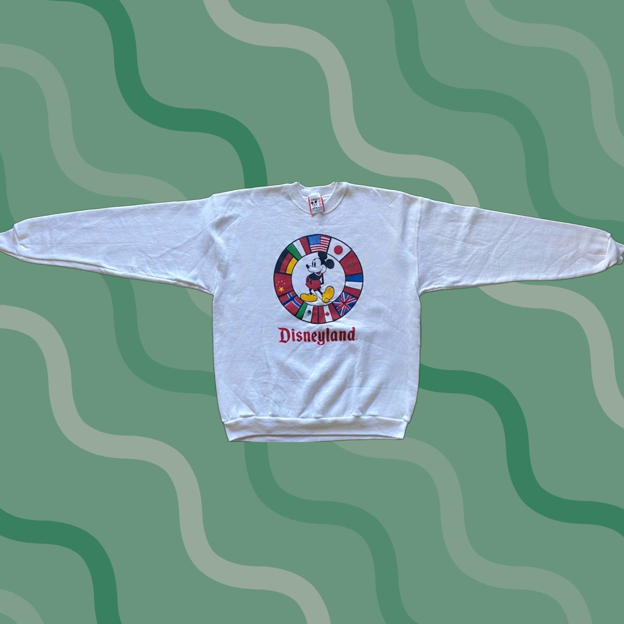 Disney VINTAGE Disney Designs Sweatshirt Men XL Made In USA Flags Mickey Mouse Mens White Pullover Sweatshirt Regular Size XL Size US XL / EU 56 / 4 - 1 Thumbnail