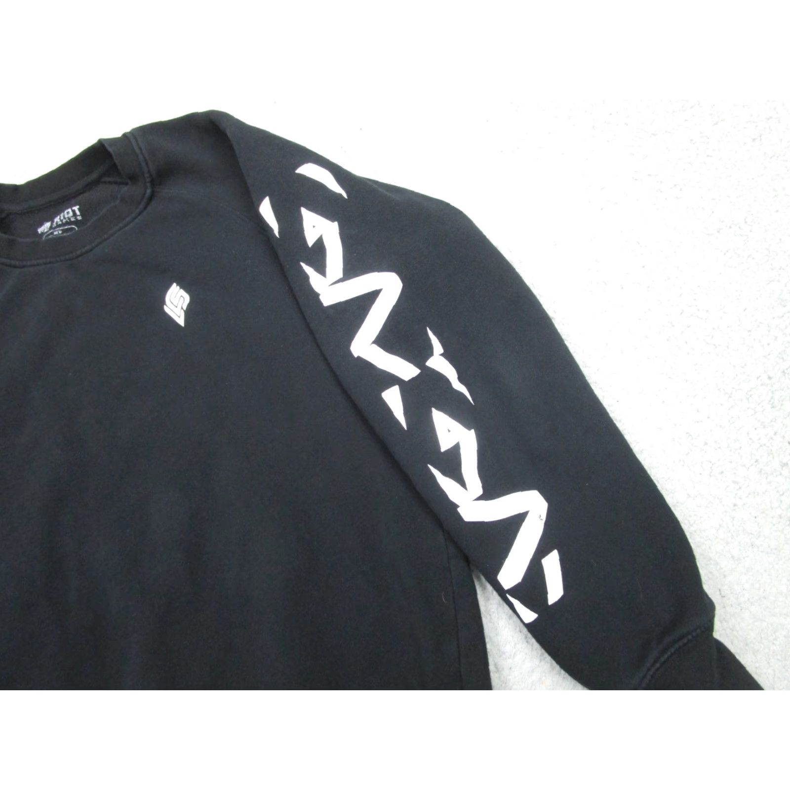 Vintage League of Legends Sweatshirt Mens M Black 2022 Riot Games LOL Gaming Pullover Crew Neck Cotton Blend Fleece Size US M / EU 48-50 / 2 - 2 Thumbnail