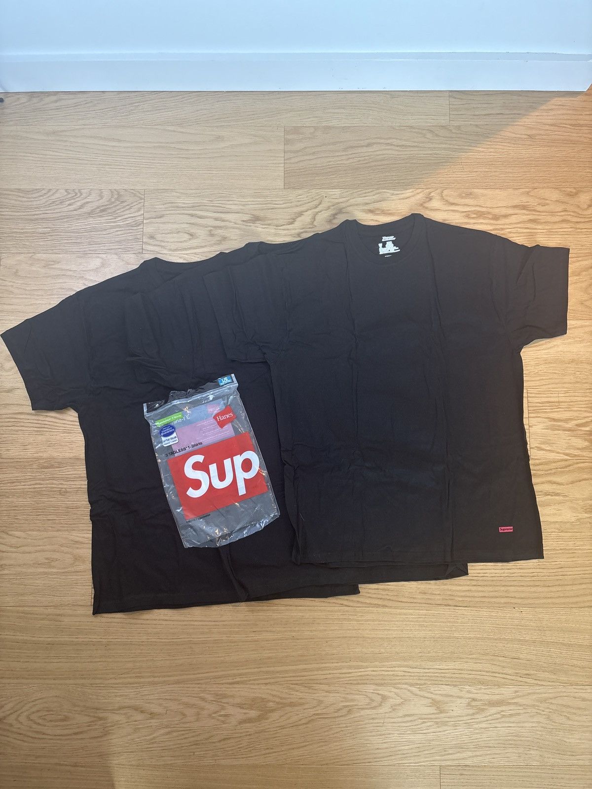 Hanes × Supreme Pack of 3 T-shirts Size US L / EU 52-54 / 3 - 1 Thumbnail