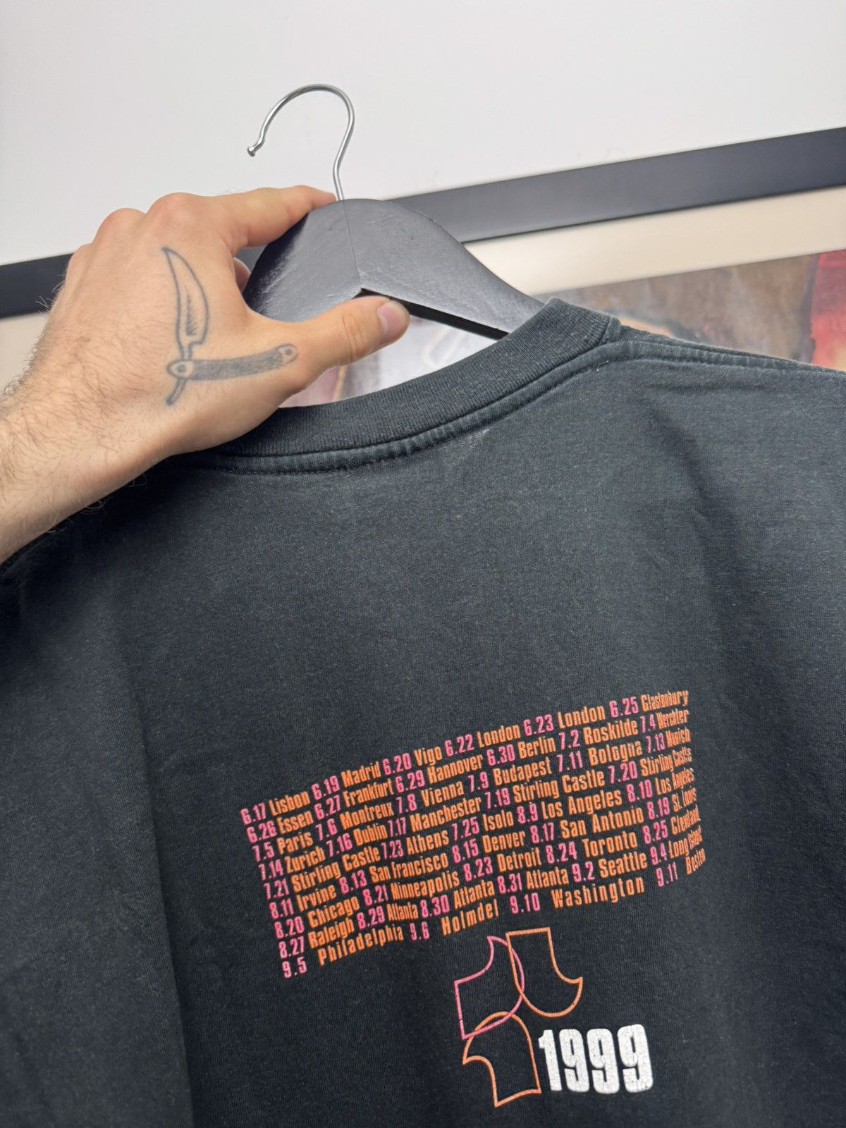 Band Tees VINTAGE 90s REM 033 R.E.M ROCK BAND 1999 OG TOUR TEE LICENSE Size US M / EU 48-50 / 2 - 3 Thumbnail