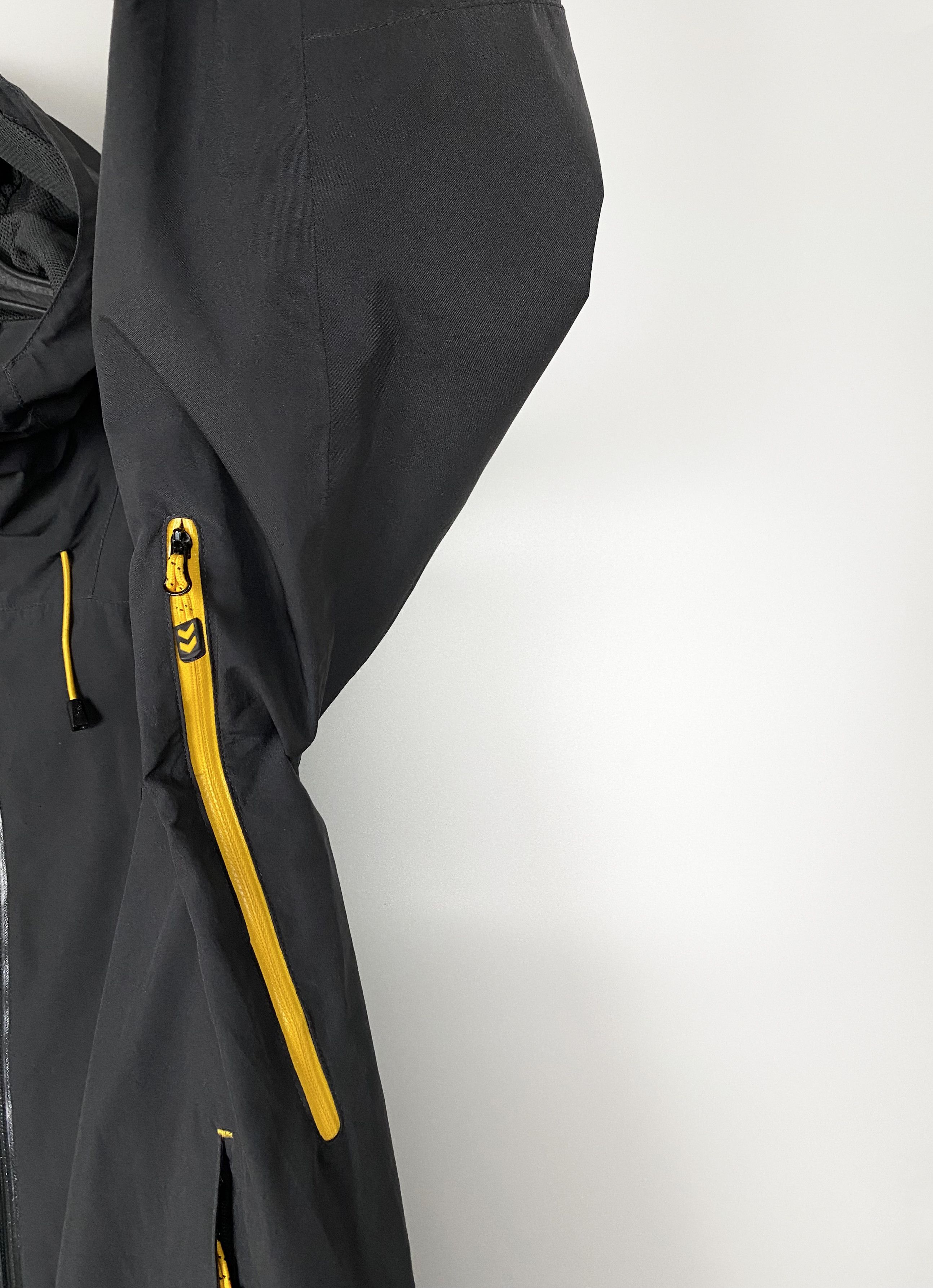 Hummel Hummel Membrane Outdoor Jacket Size US M / EU 48-50 / 2 - 5 Thumbnail