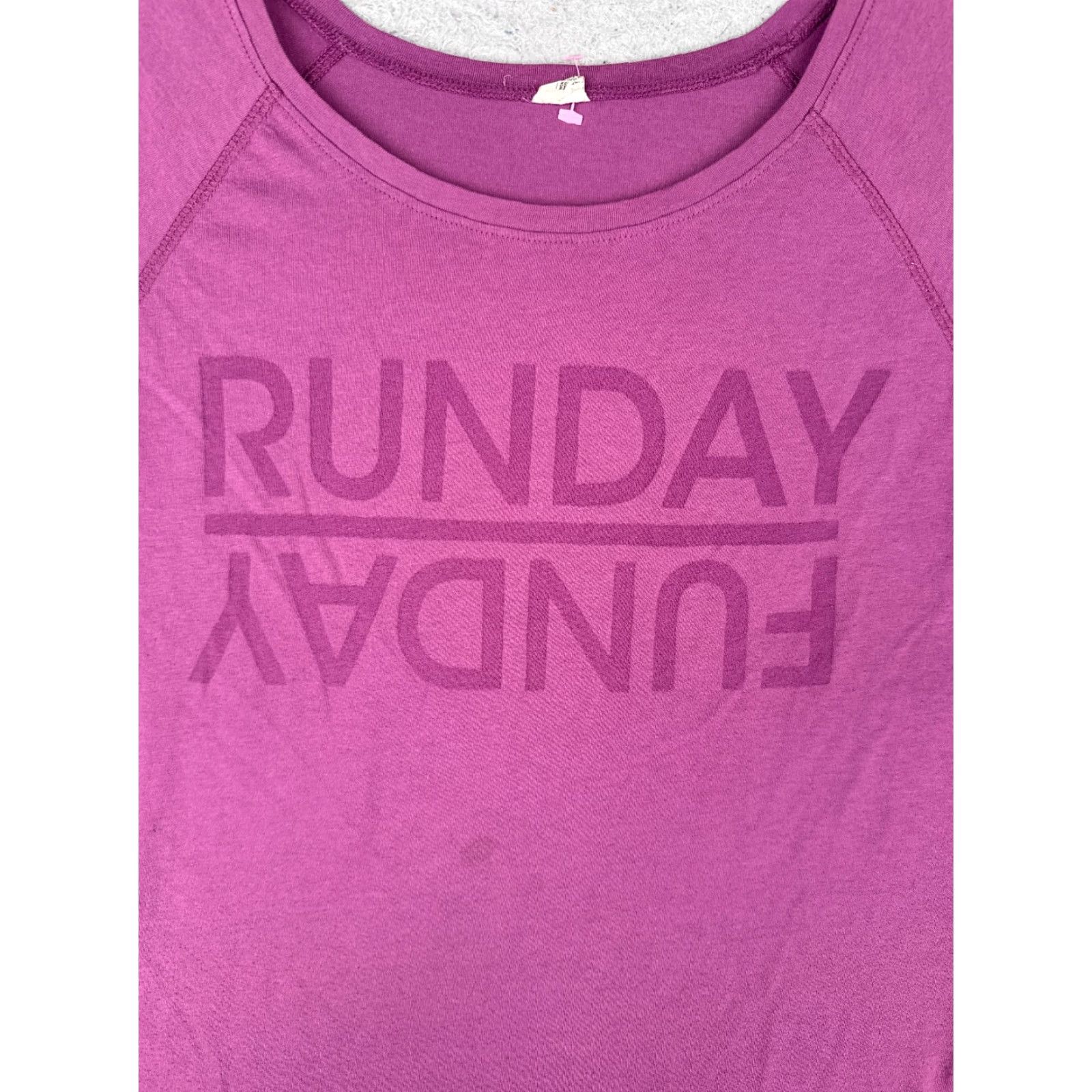 The North Face VINTAGE? No. The North Face Shirt Women M Purple Short Sleeve Crew Neck Poly Blend T-Shirt Womens Medium Purple Basic Outdoor 90s? Size M / US 6-8 / IT 42-44 - 6 Thumbnail