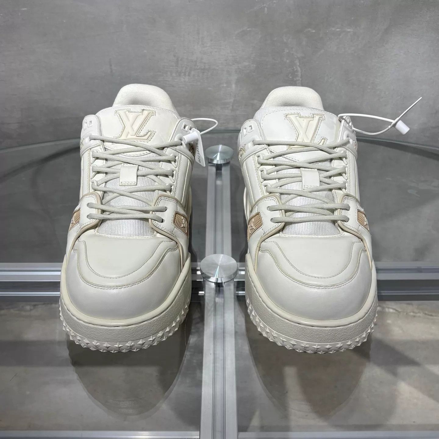 Louis Vuitton LV Cream Trainer Maxi UK8 42 New box tried on Size US 9 / EU 42 - 1 Thumbnail