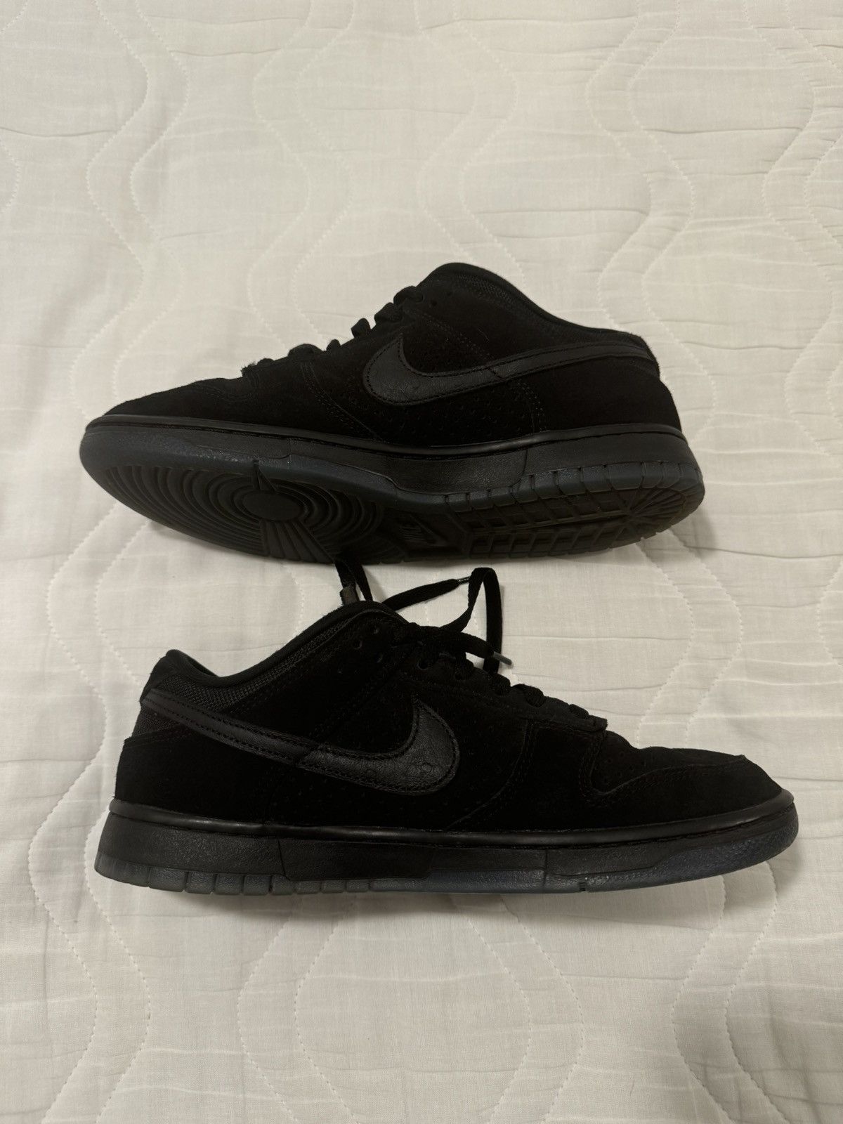 Nike Nike Dunk Low SP x UNDEFEATED Size US 9.5 / EU 42-43 - 2 Thumbnail