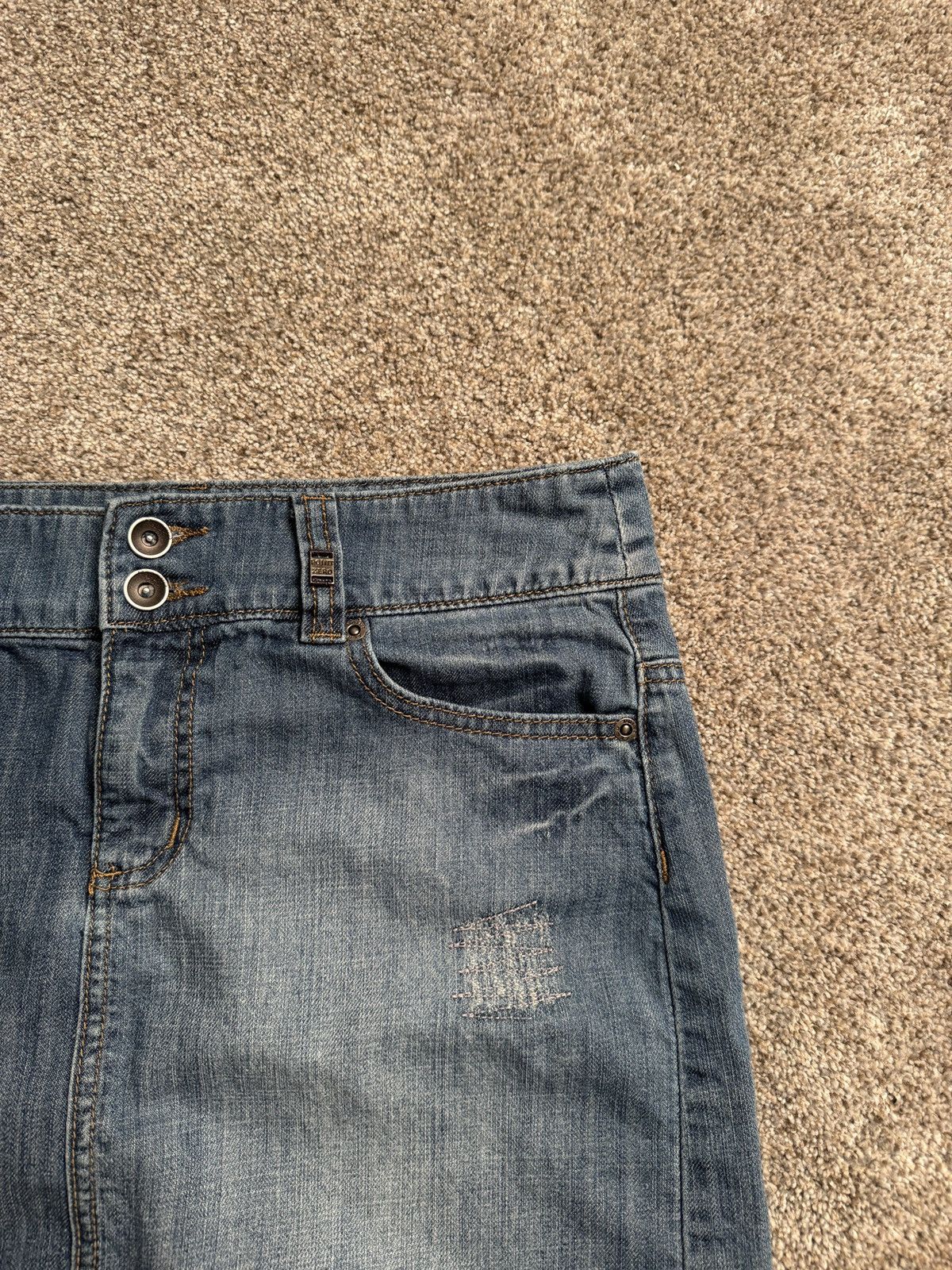 Point Zero POINT ZERO “MENDED” DENIM SKIRT Size 30" / US 8 / IT 44 - 2 Thumbnail