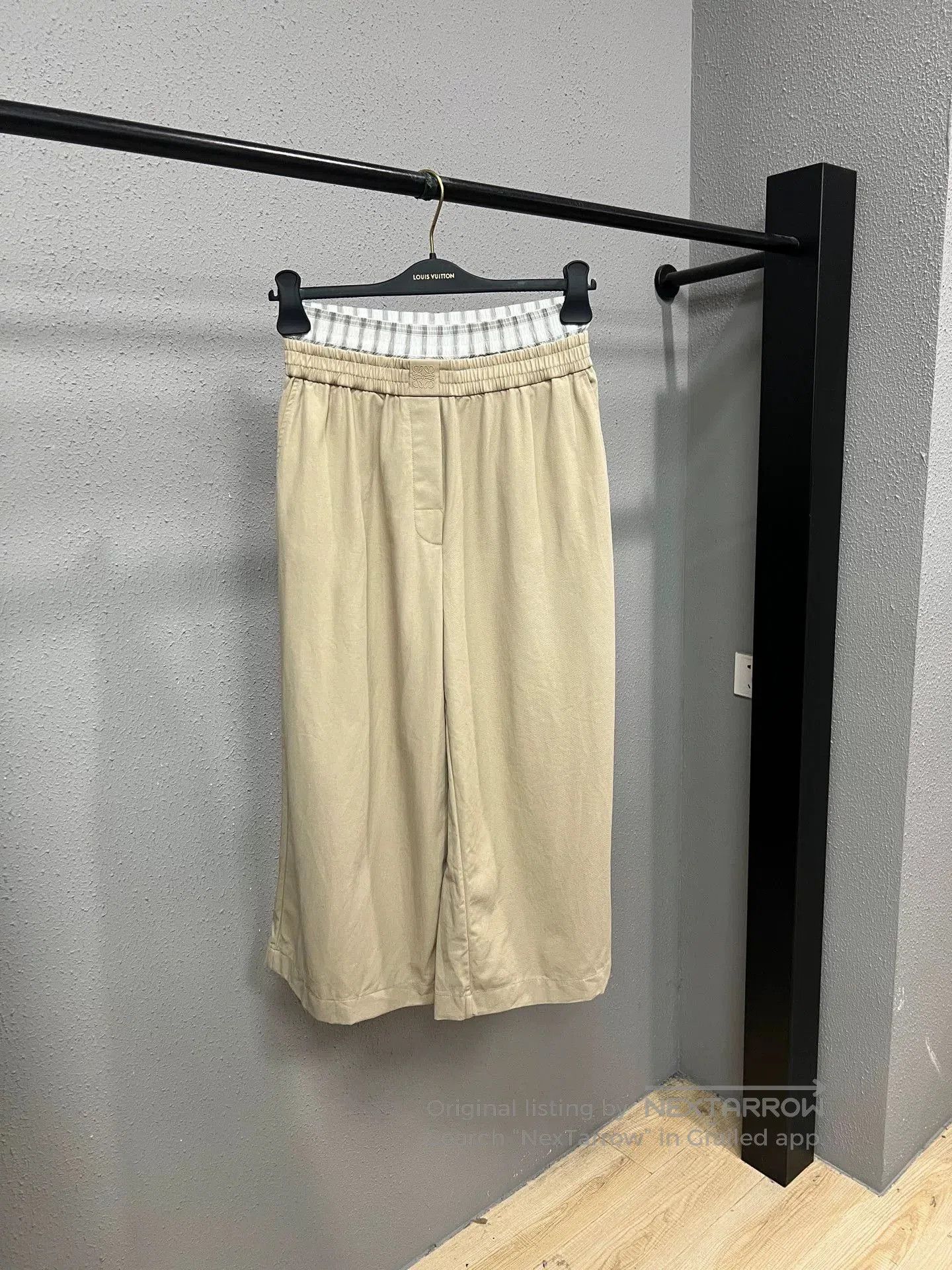 Loewe Loewe Wide-Leg Trousers in Beige. Size 23" - 1 Thumbnail