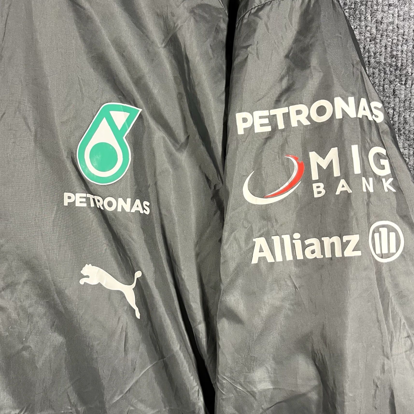 Puma PUMA Mens Windbreaker Jacket XL Gray Mercedes AMG Petronas Racing F1 Formula One 1 Nylon Racing Mercedes Figure? Size US XL / EU 56 / 4 - 2 Thumbnail