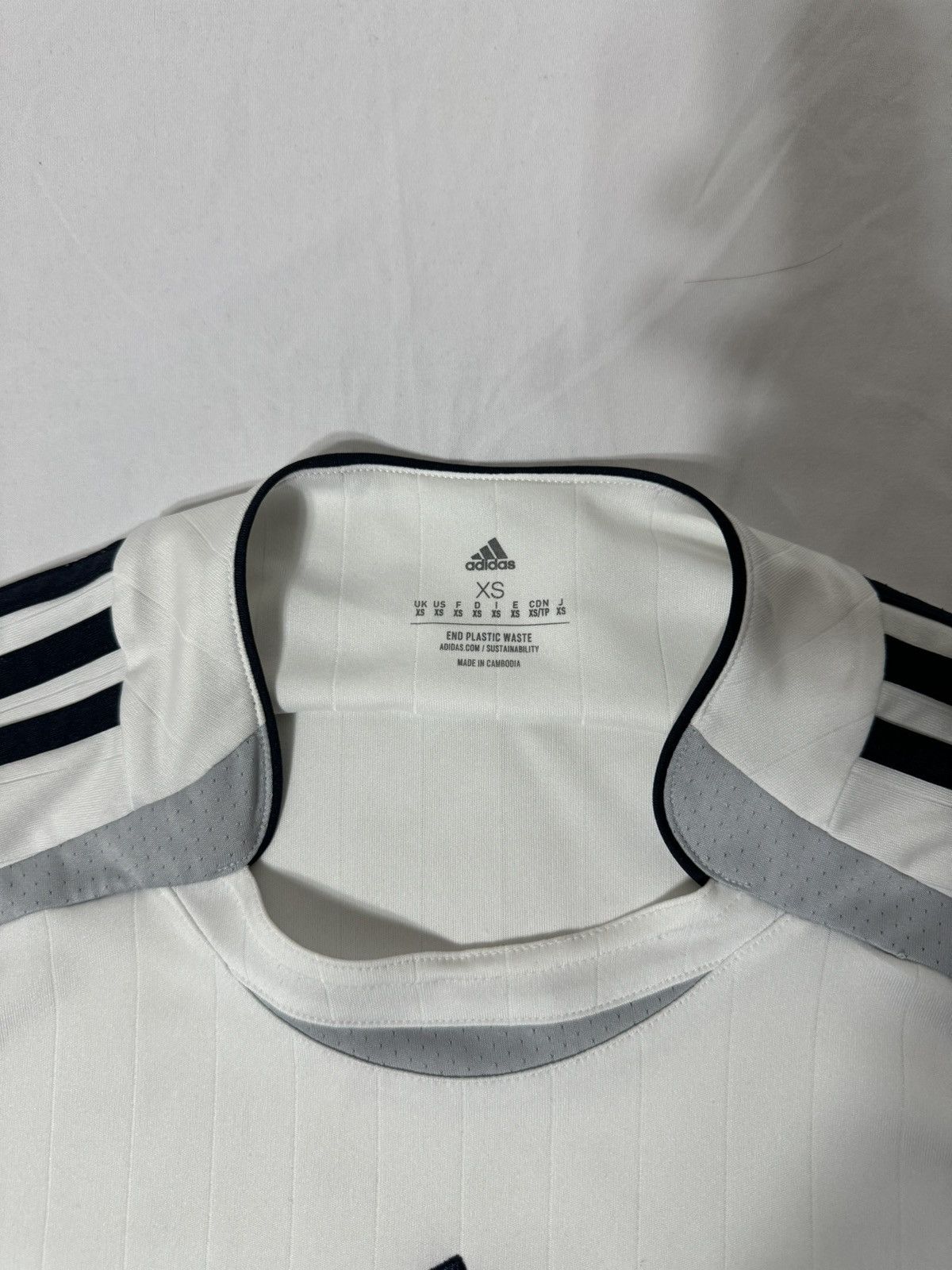 Adidas REAL MADRID TEAMGEIST JERSEY Size US XS / EU 42 / 0 - 3 Thumbnail