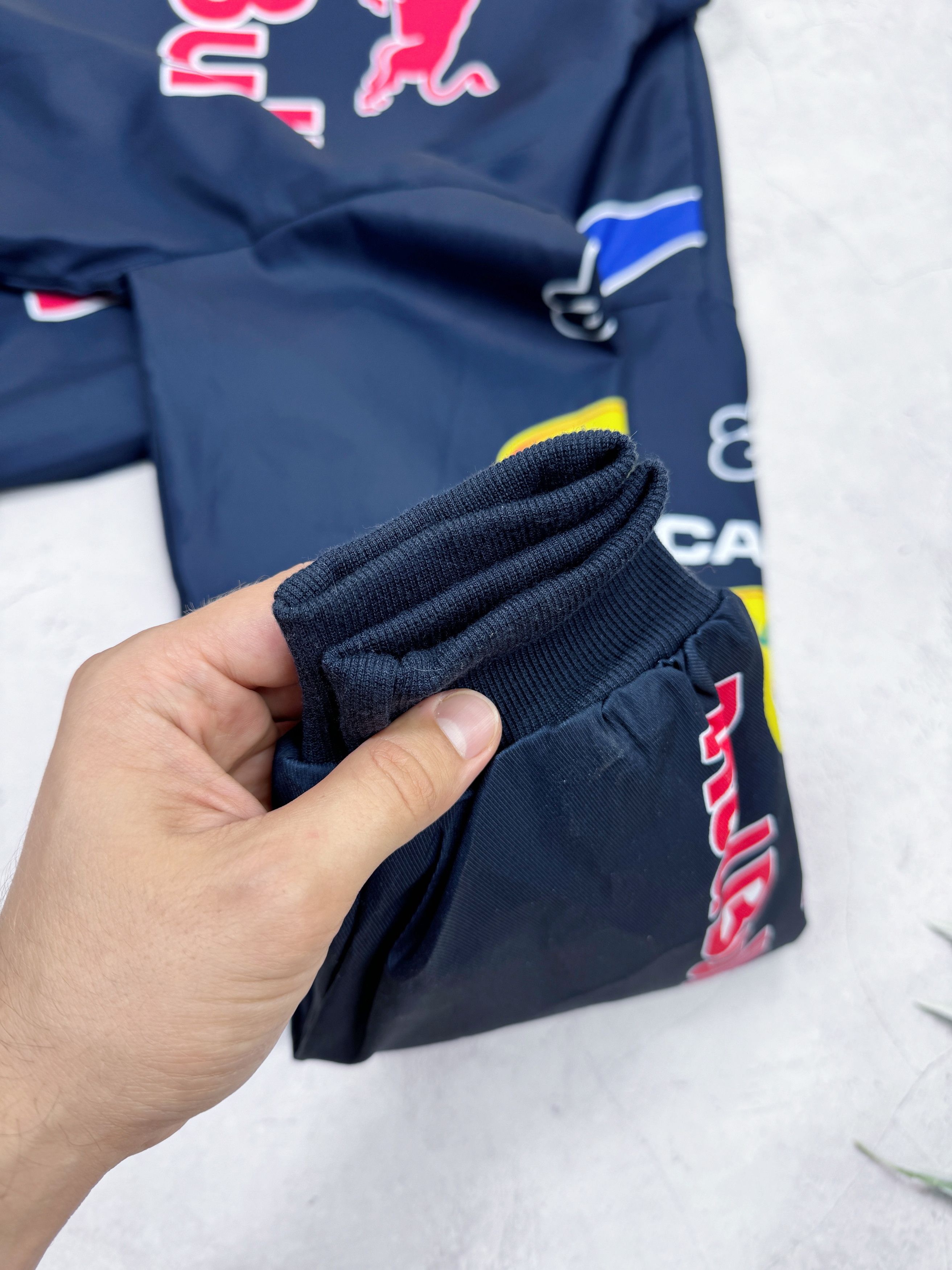 Formula 1 Red Bull F1 Team Light Jacket Racing Infiniti Pirelli Size US M / EU 48-50 / 2 - 15 Thumbnail