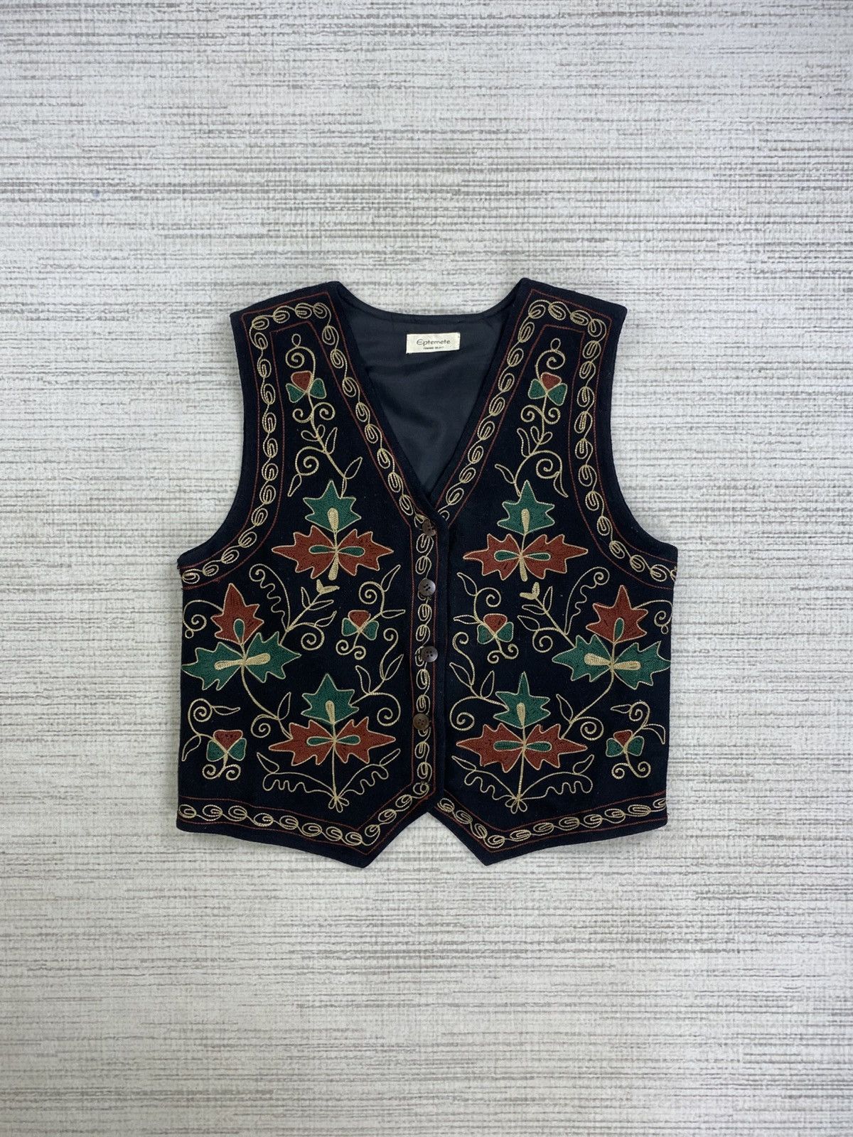 Japanese Brand × Vintage Vintage Eptemete Flower Embroidered Art Black Vest Size US M / EU 48-50 / 2 - 1 Thumbnail