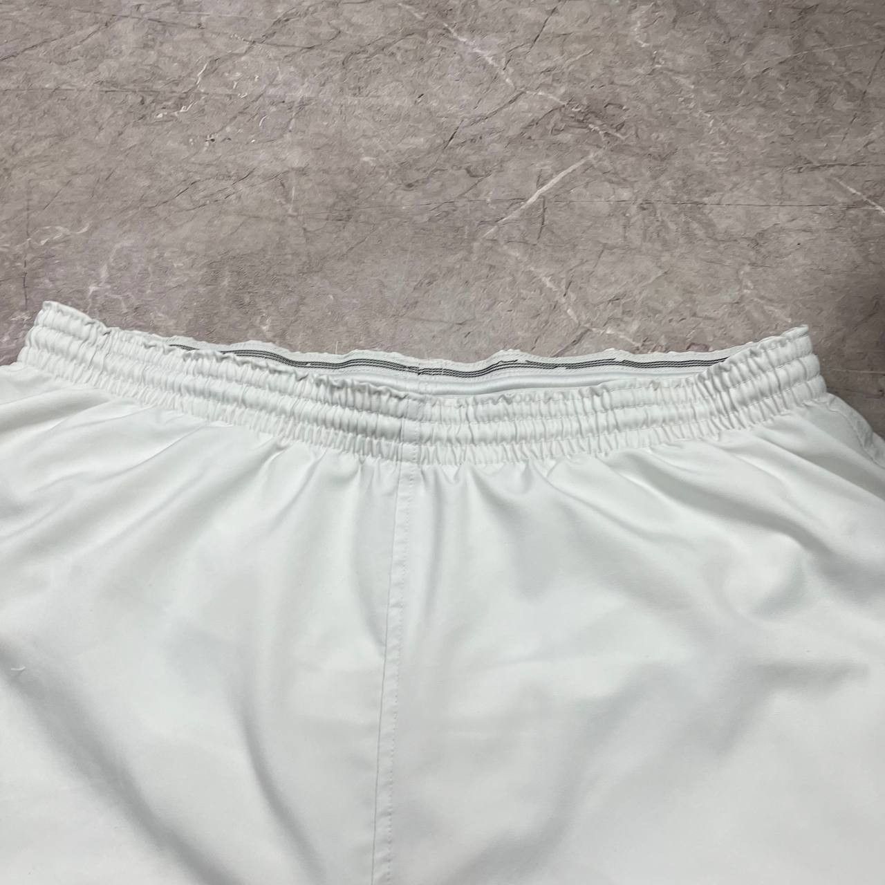 Nike Vintage 90s Nike White Mini Logo Mens Shorts Size L Size US 33 - 13 Thumbnail