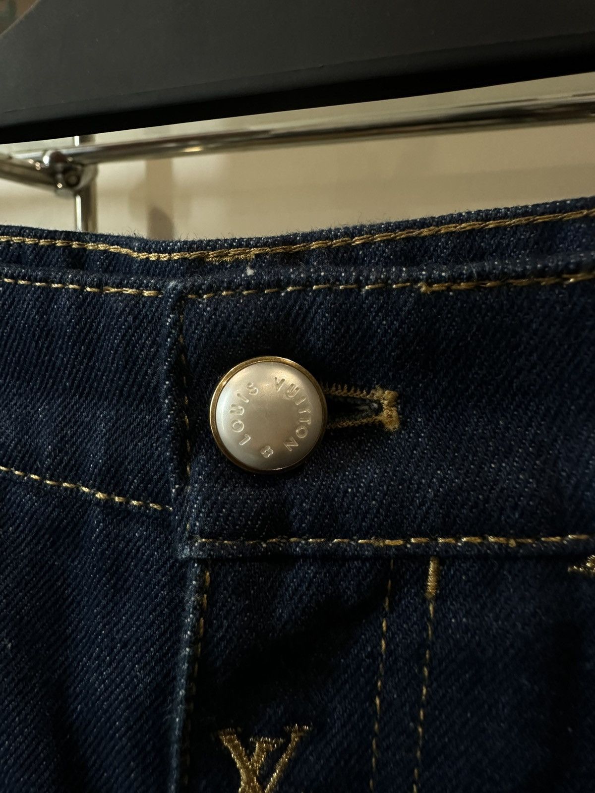 Louis Vuitton Louis Vuitton Embroidered Signature Denim Shorts Size US 28 / EU 44 - 4 Thumbnail