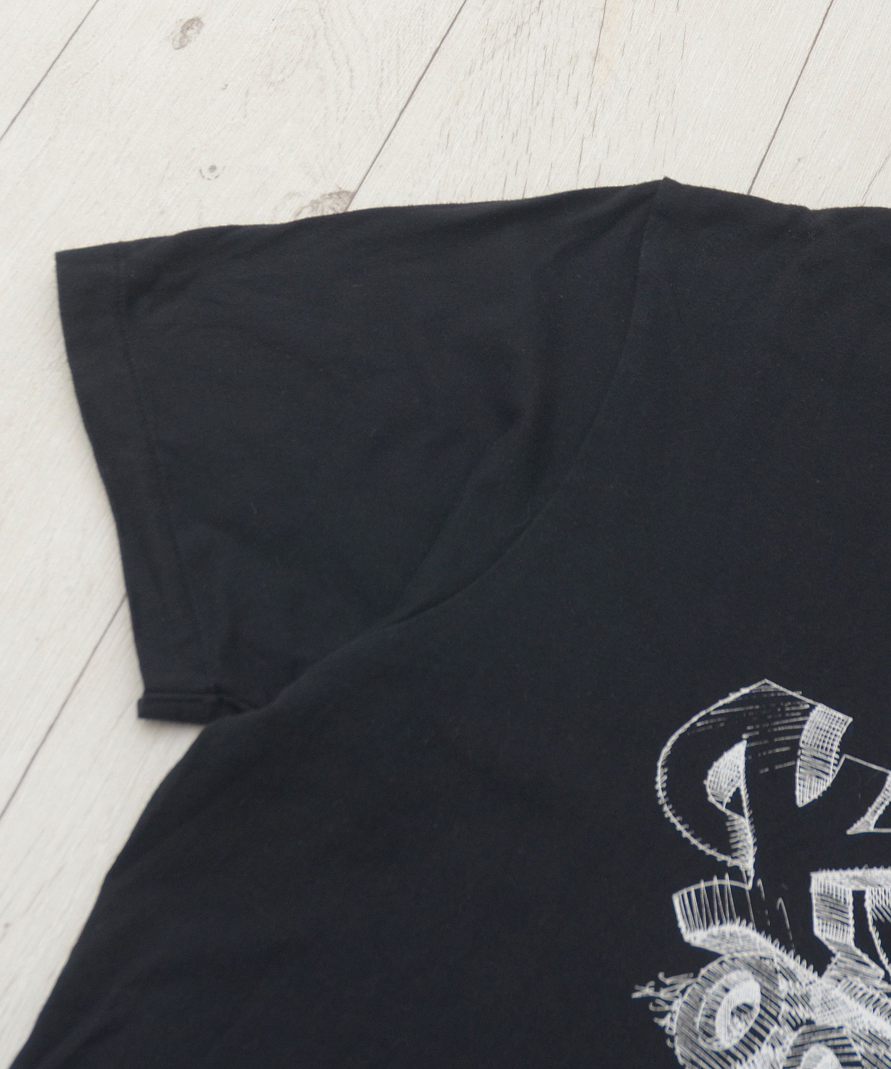 Kaws × Uniqlo Kaws x Uniqlo UT Graffiti Tank Black T-Shirt L size Size US XL / EU 56 / 4 - 4 Thumbnail