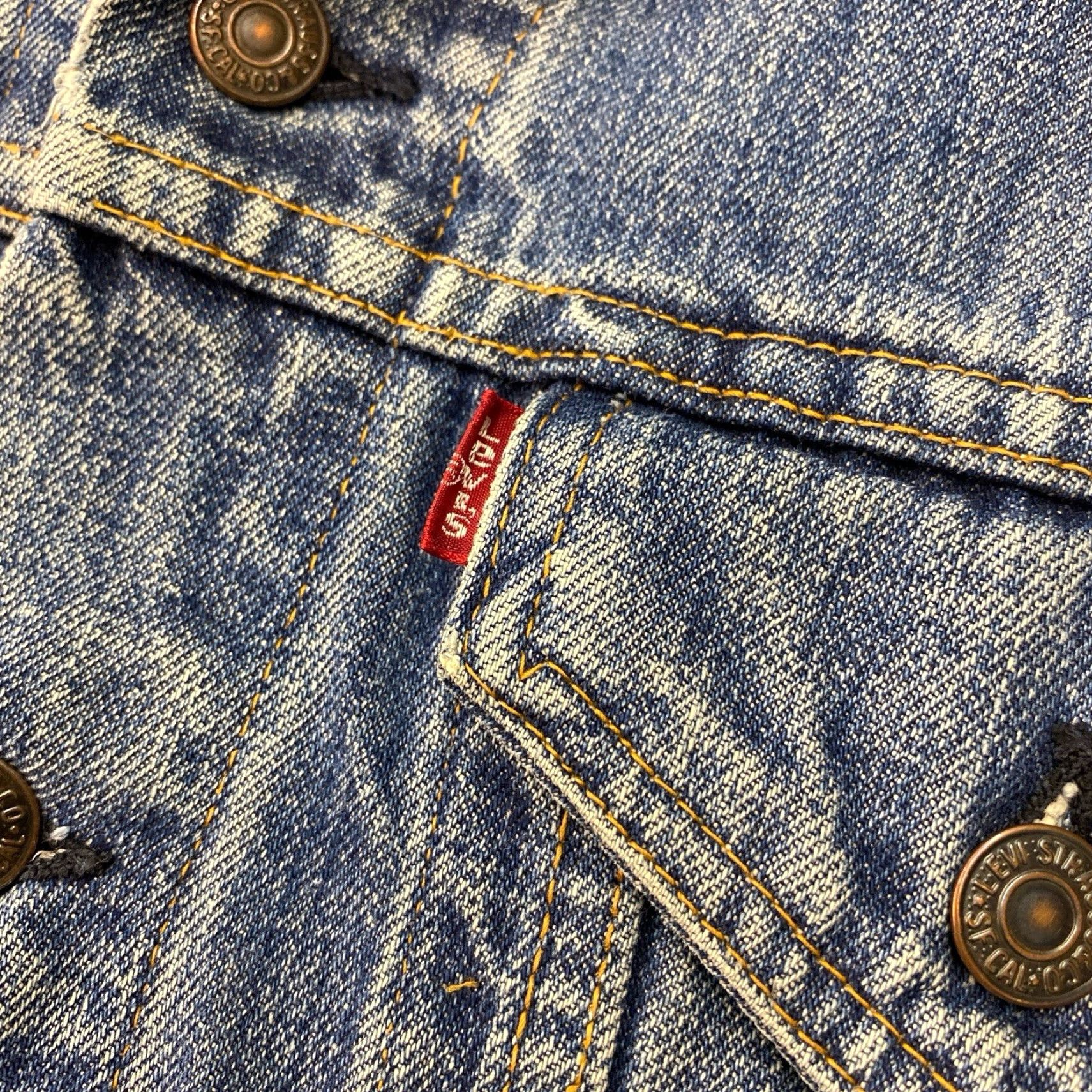 Levi's VINTAGE Levi's Trucker Denim Jacket Men Regular Blue 58 cm Chest See measurements Denim Jacket Winter Autumn Spring Summer - Mens Size US S / EU 44-46 / 1 - 5 Thumbnail