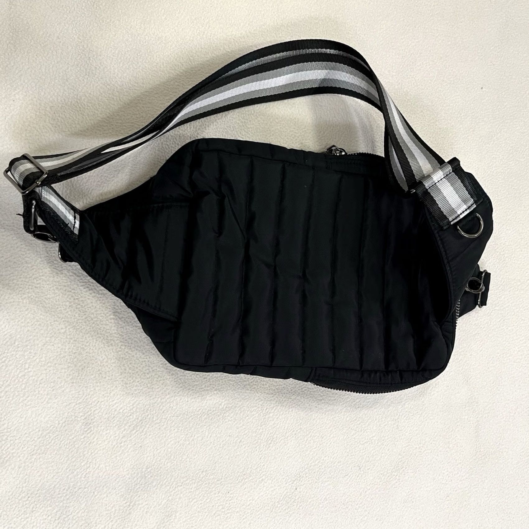 Vintage THINK ROYLN Crossbody Bag Women's Black Polyester Camouflage NBA Logo With Crossbody Style Size ONE SIZE - 5 Thumbnail