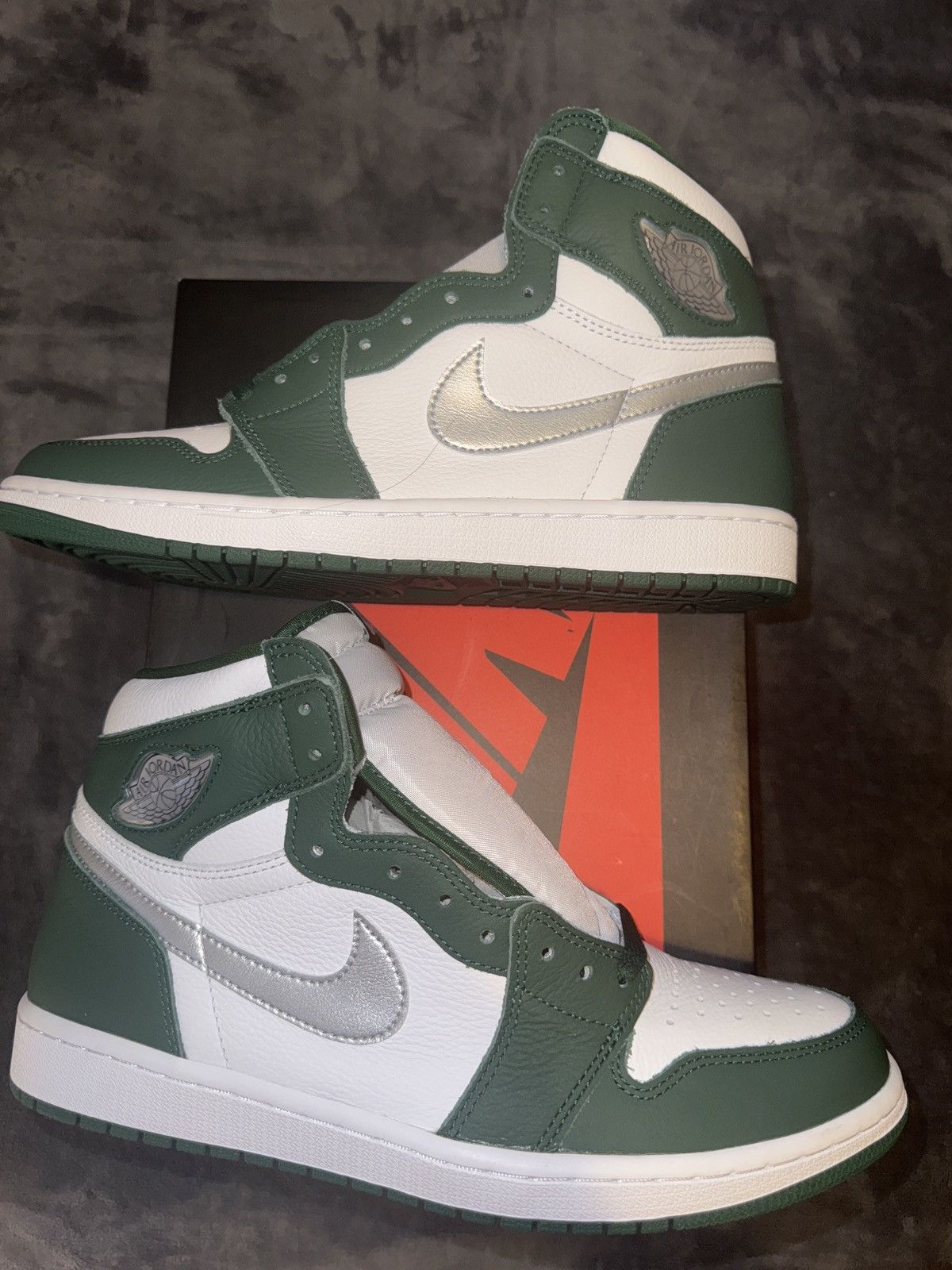 Jordan Brand Jordan 1 Retro High OG Gorge Green Size US 11 / EU 44 - 2 Thumbnail