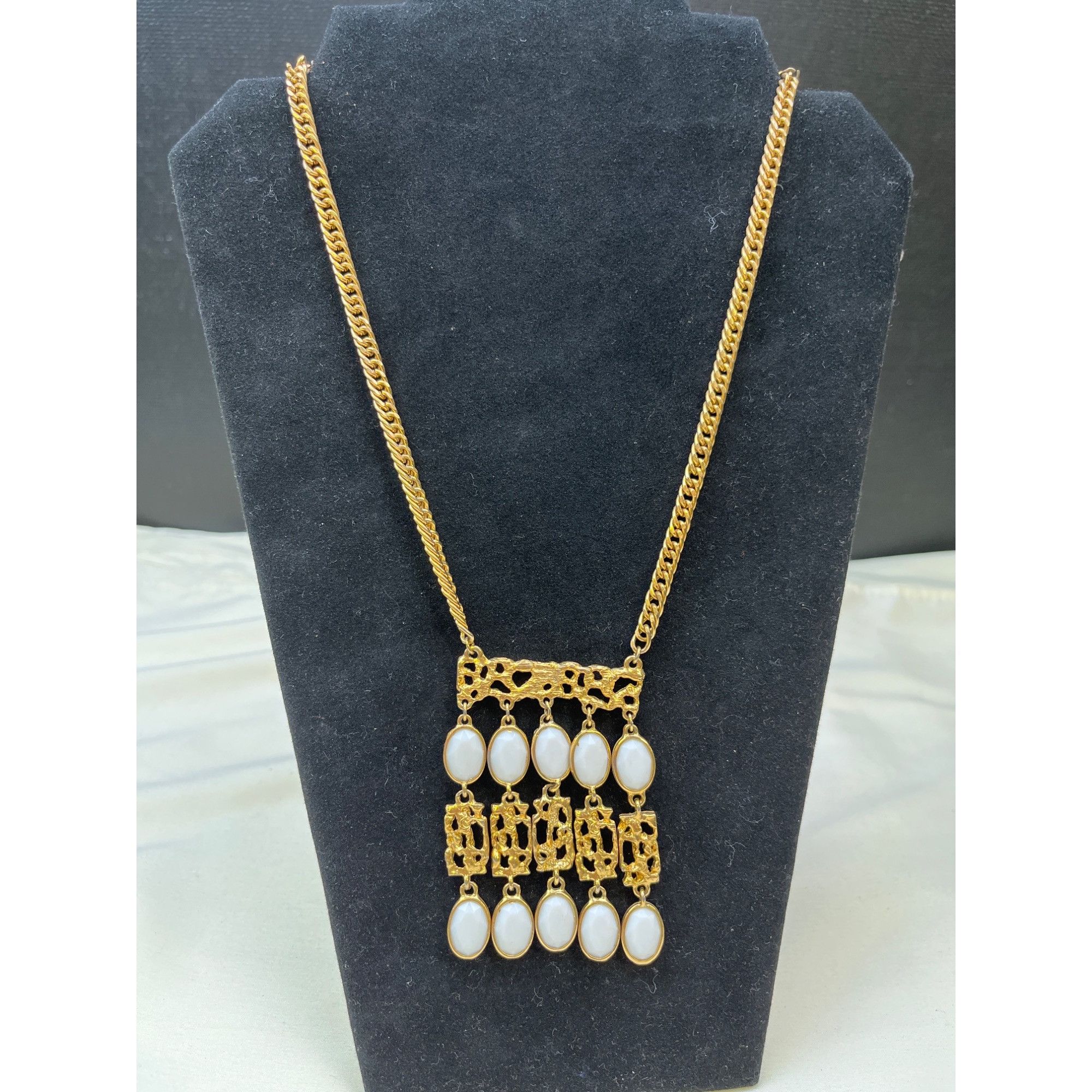Other Vintage Womens Gold Drop Pendant Designed Necklace SKU 6400 Size ONE SIZE - 1 Thumbnail