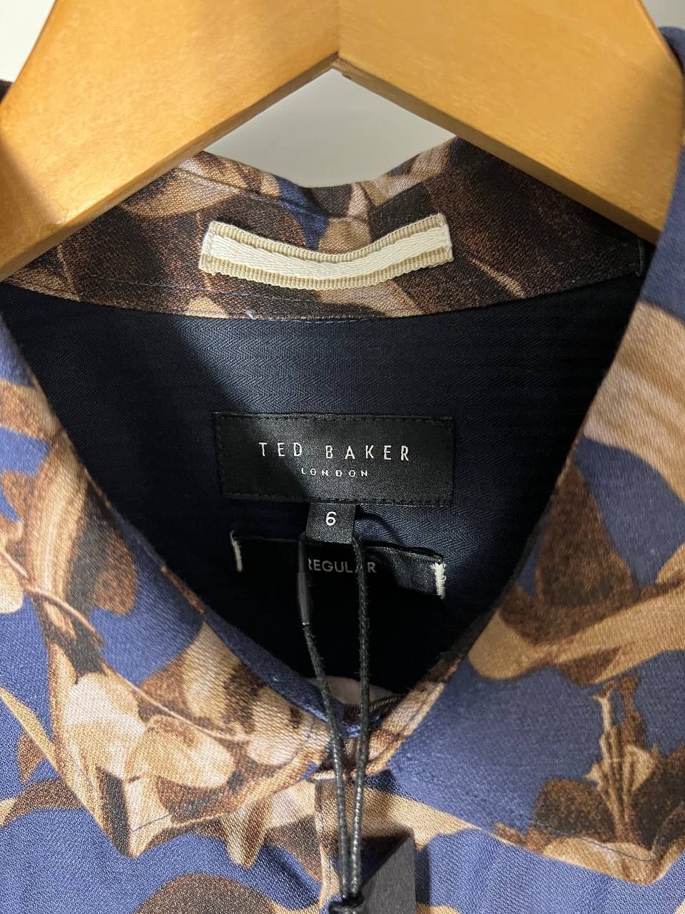 Ted Baker VERY RARE TED BAKER FLOWERS DESIGNER CASUAL SHIRTS HAWAII Size US L / EU 52-54 / 3 - 6 Thumbnail