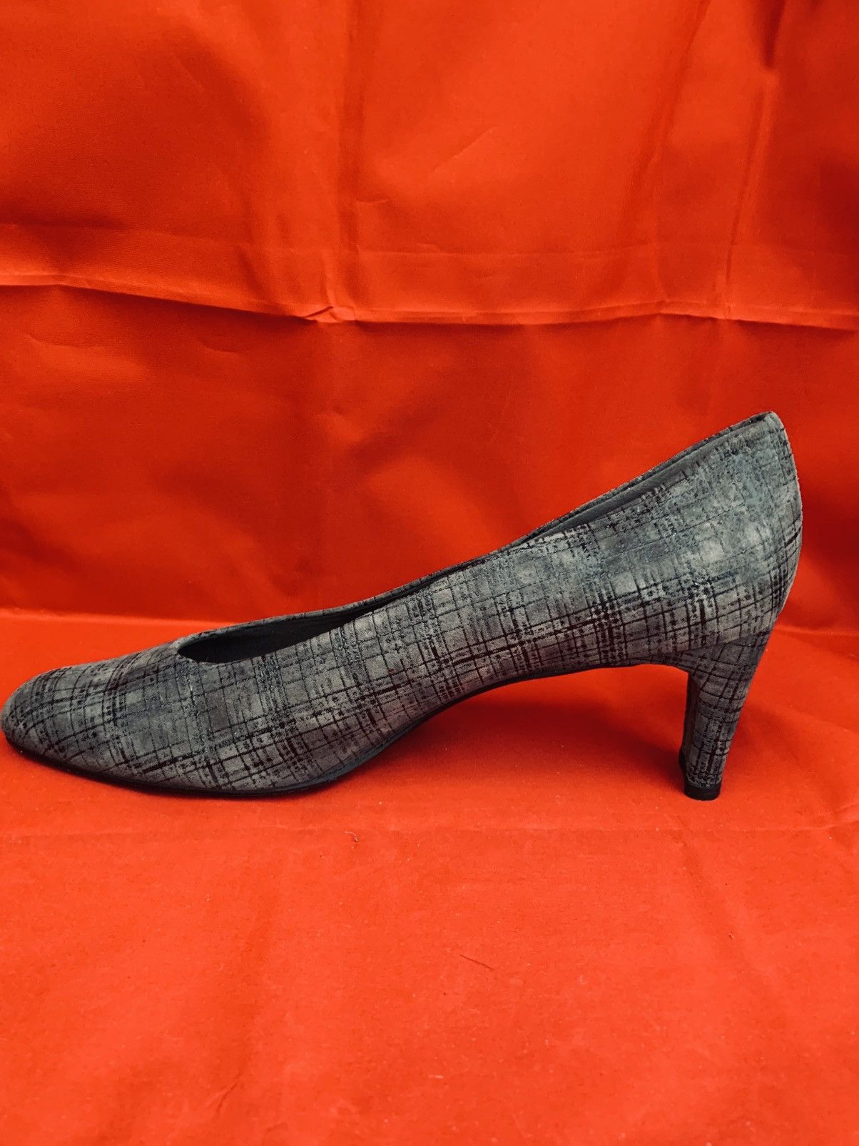 Stuart Weitzman NEW Stuart Weitzman Grey/Black Plaid Suede Block Pump Heels Size US 11 / IT 41 - 7 Thumbnail