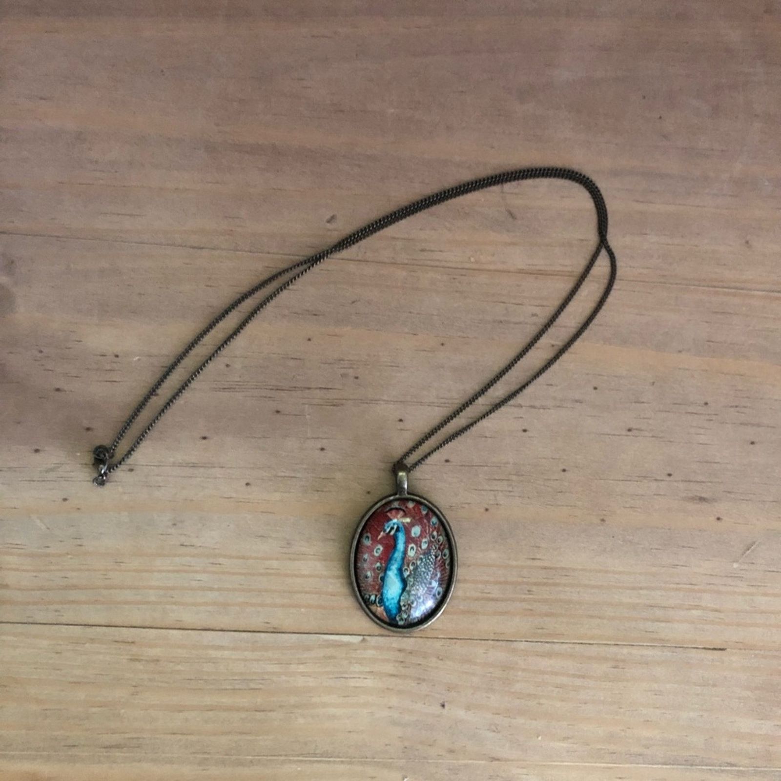 Jewelry Colorful peacock resin cameo brass setting necklace Size ONE SIZE - 7 Thumbnail