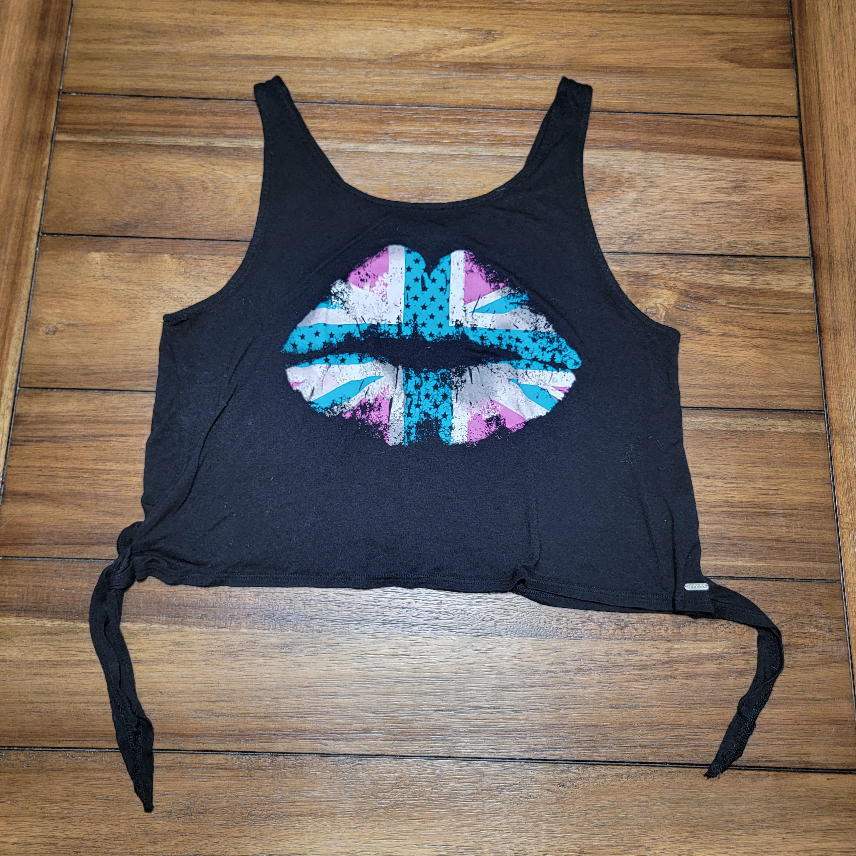 Garage Garage Crop Tank Top Union Jack Lips - Size Medium (Junior) Size M / US 6-8 / IT 42-44 - 1 Thumbnail