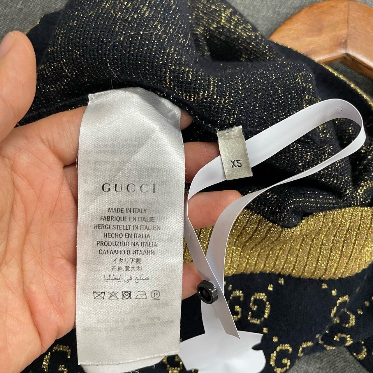 Gucci Gucci Black and gold full-print cardigan sweater 2501-Nexta Size US XS / EU 42 / 0 - 4 Thumbnail
