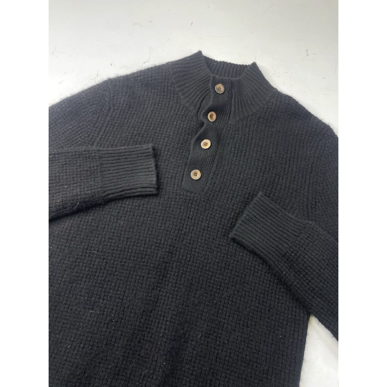 Quince Quince Black Mongolian Cashmere Waffle Knit Quarter Button Men’s Size Small Sweater Pullover Fisherman Knit Style Black Accent Button Size US S / EU 44-46 / 1 - 2 Thumbnail