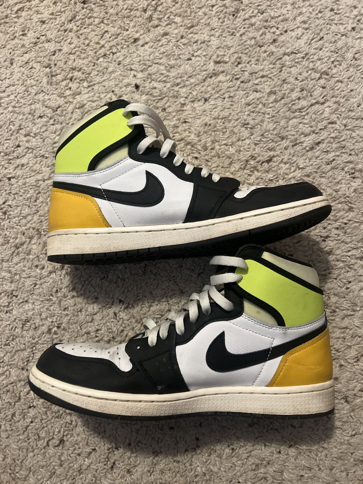 Jordan Brand × Nike Air Jordan 1 White/Black-Volt Size US 9 / EU 42 - 2 Thumbnail