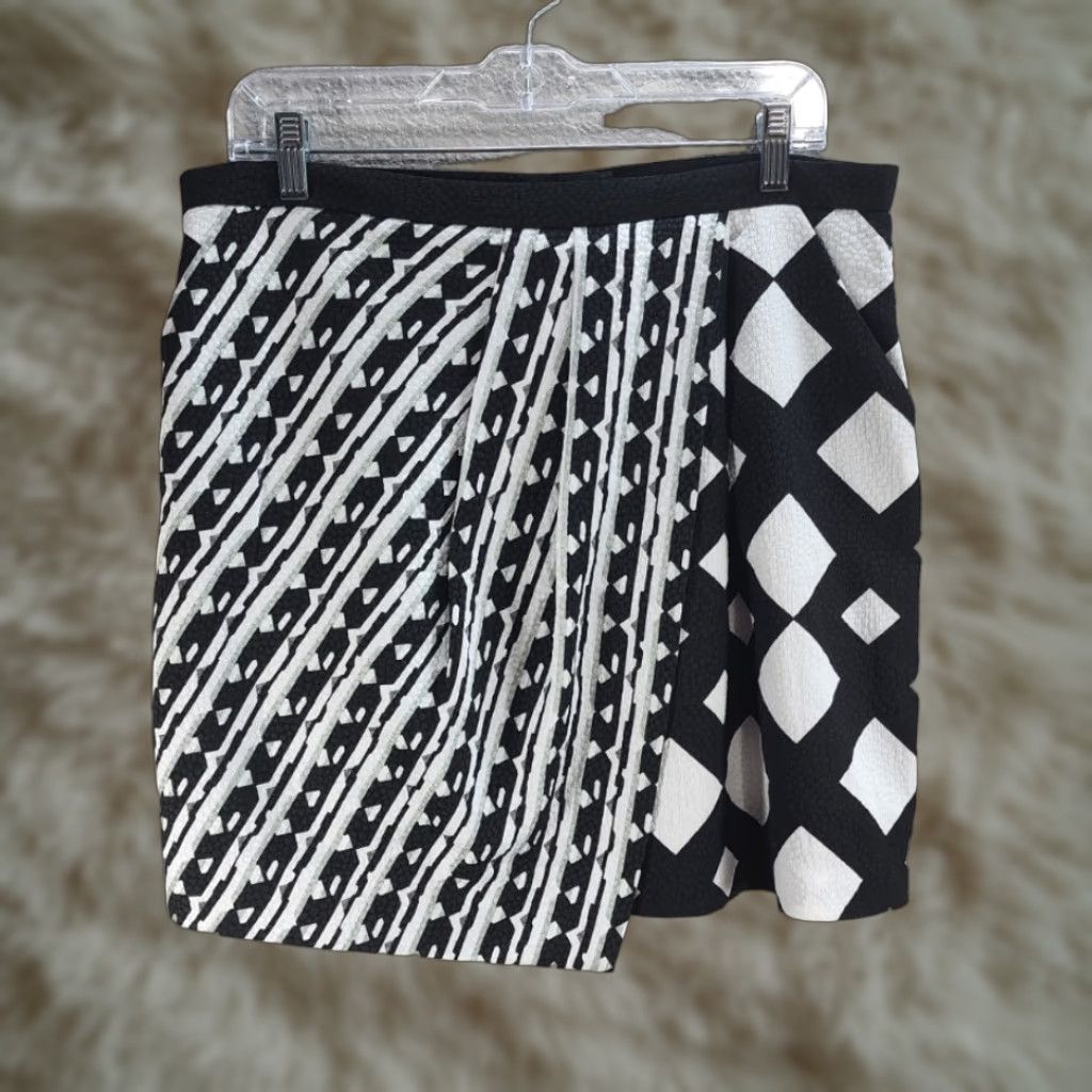 Peter Pilotto VINTAGE Peter Pilotto Women's Black White Geometric Mini Skirt Asymmetric Lined Sz 14 Geometric Pattern Short Skirt Womens 14 Black & White Size 36" / US 14 / IT 50 - 1 Thumbnail