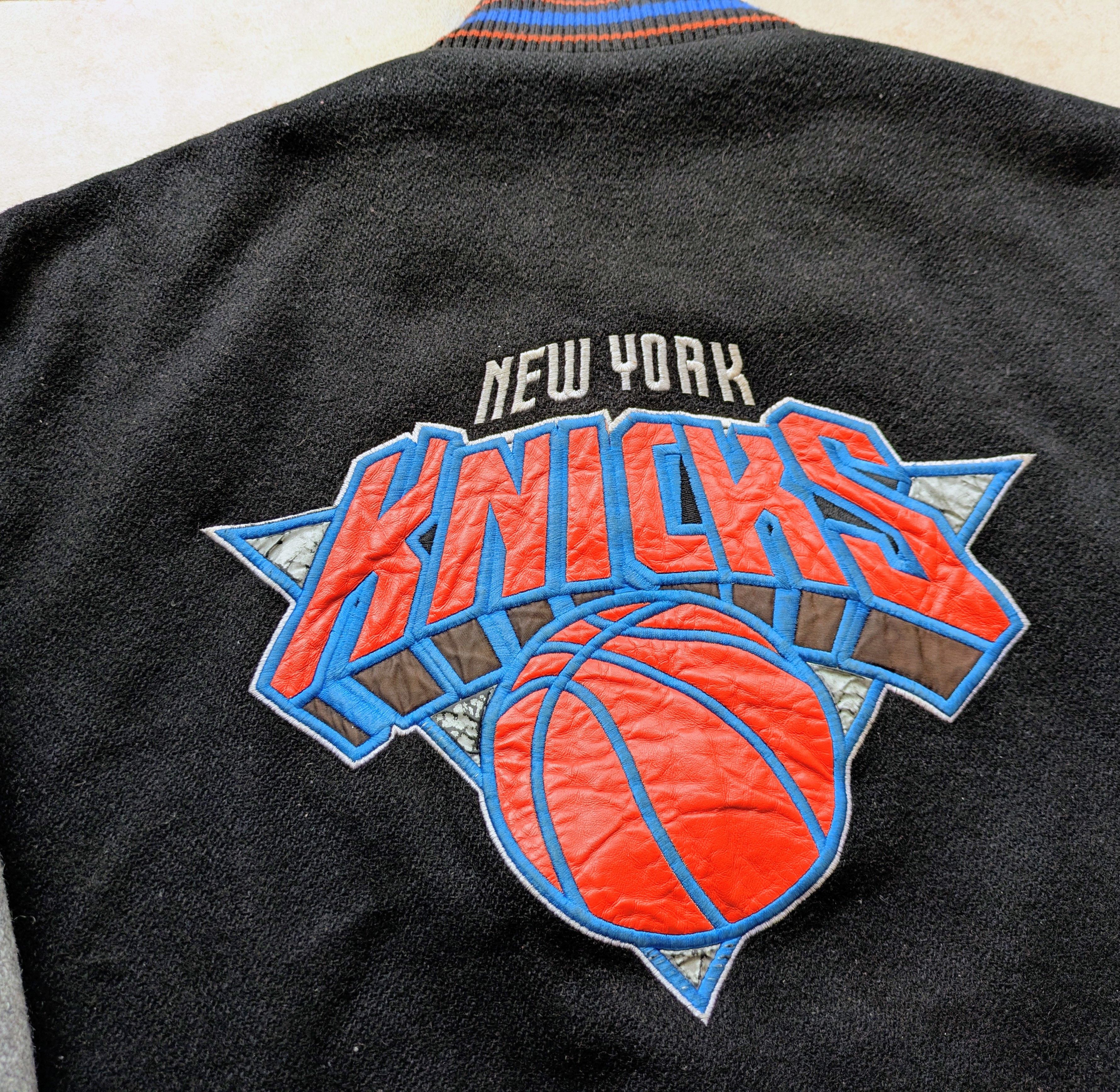NBA New York Knicks 90s Wool LEATHER bomber Varsity NBA vintage Size US L / EU 52-54 / 3 - 3 Thumbnail